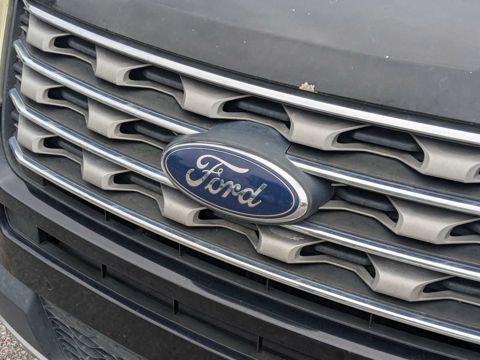 Thumbnail: 2016 Ford Explorer - 8