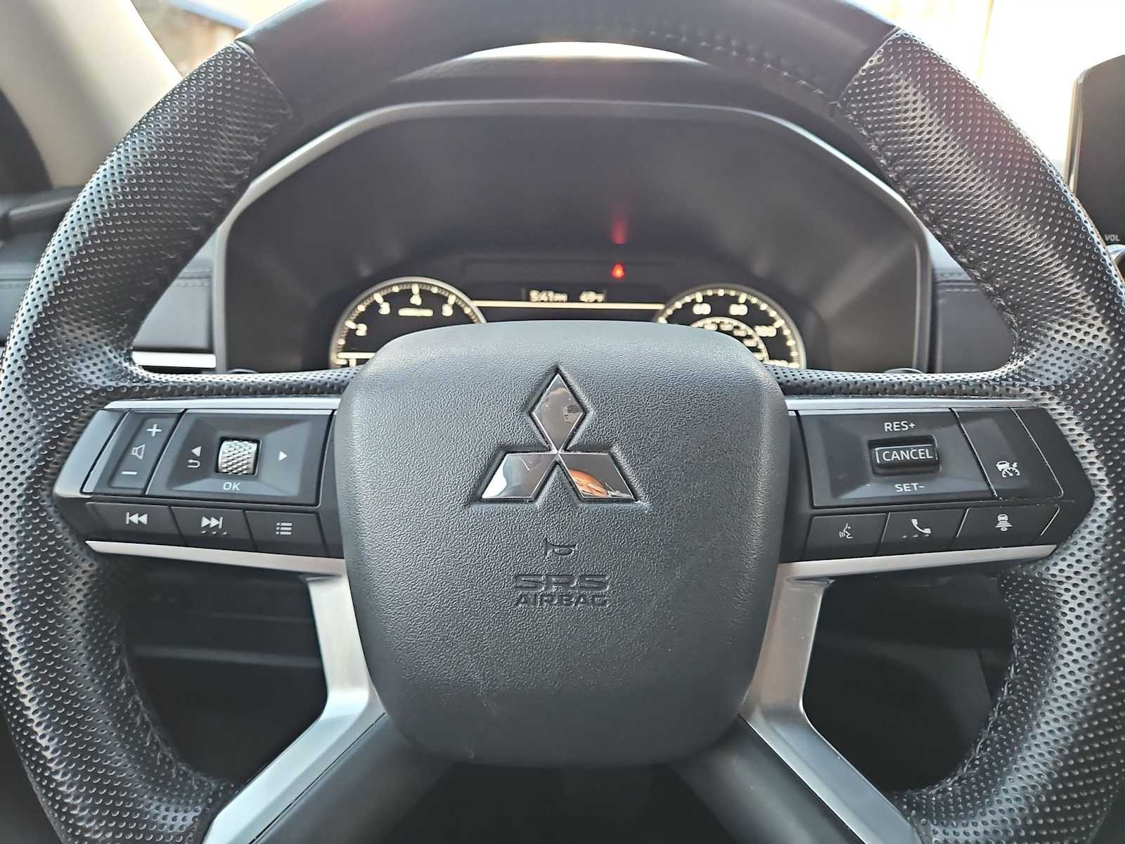 Thumbnail: 2023 Mitsubishi Outlander - 23