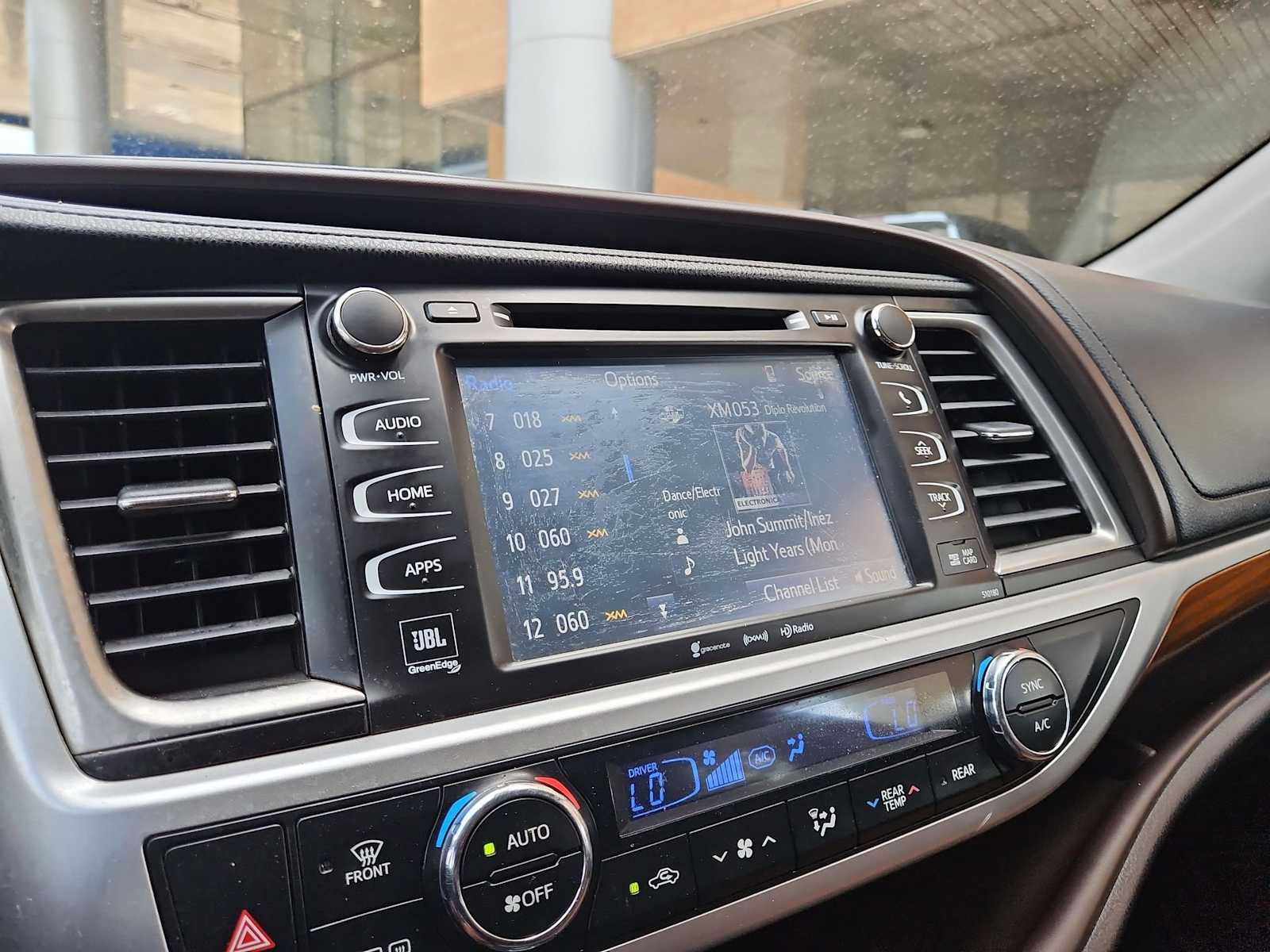 Thumbnail: 2018 Toyota Highlander - 32