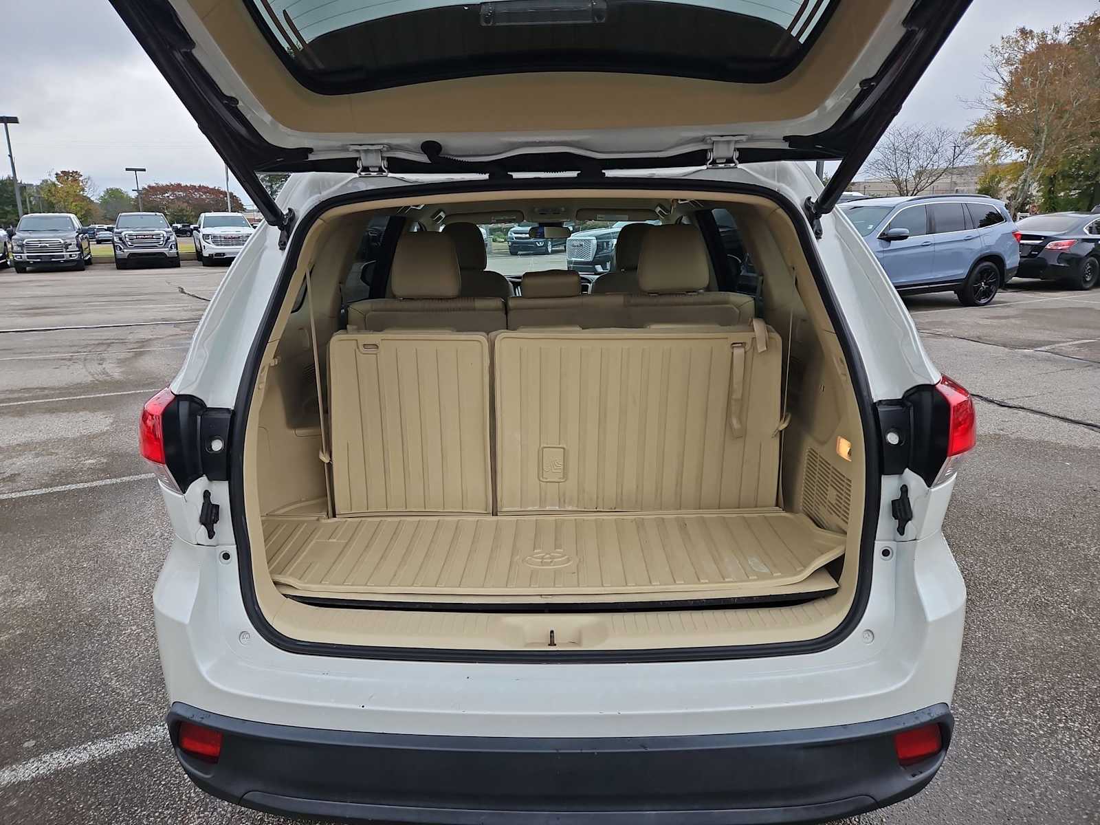 Thumbnail: 2019 Toyota Highlander - 35