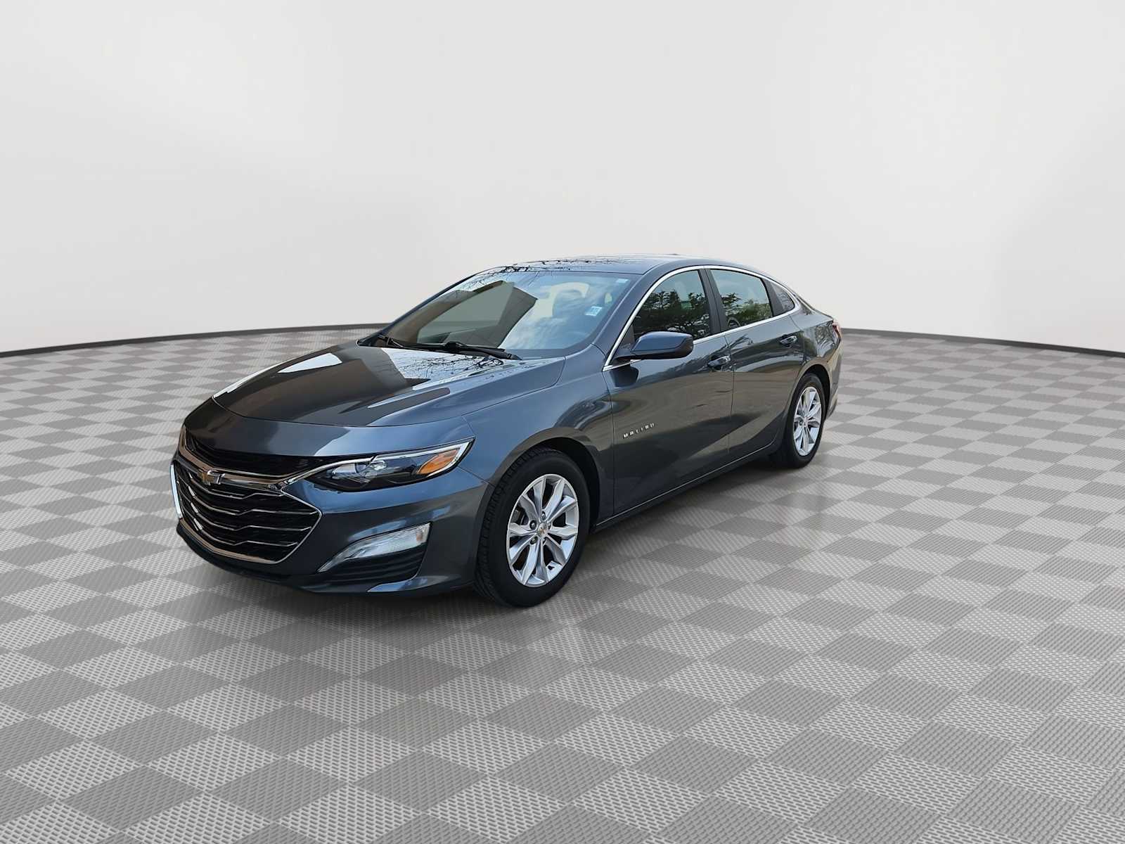 Thumbnail: 2021 Chevrolet Malibu - 4