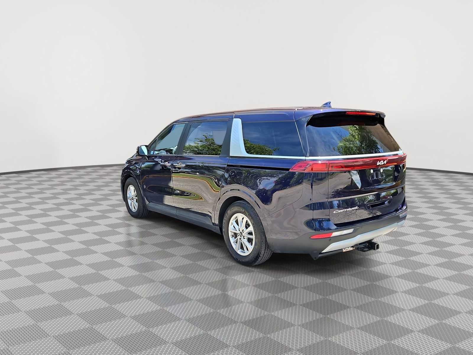 Thumbnail: 2022 Kia Carnival - 6
