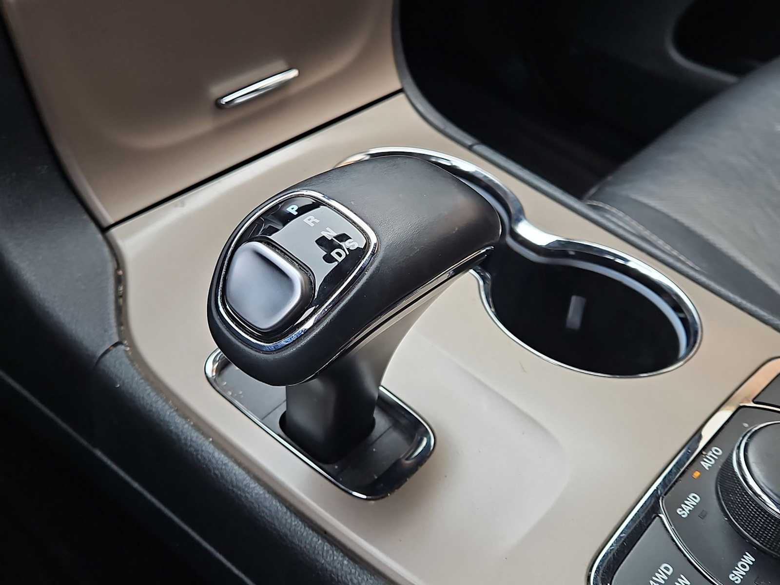 Thumbnail: 2015 Jeep Grand Cherokee - 33