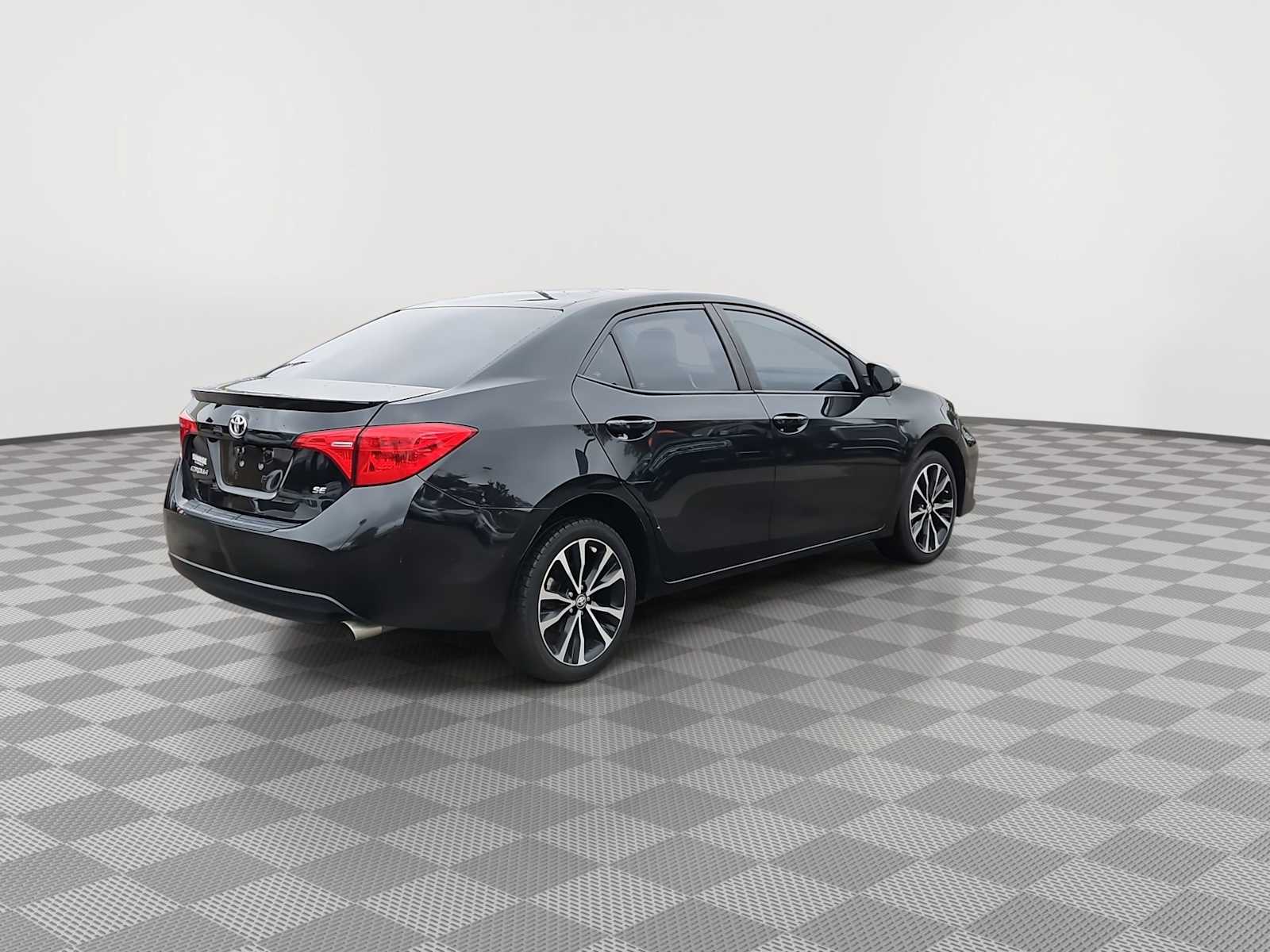 Thumbnail: 2018 Toyota Corolla - 8
