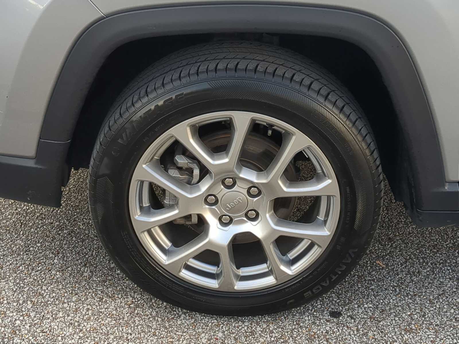 Thumbnail: 2022 Jeep Compass - 14