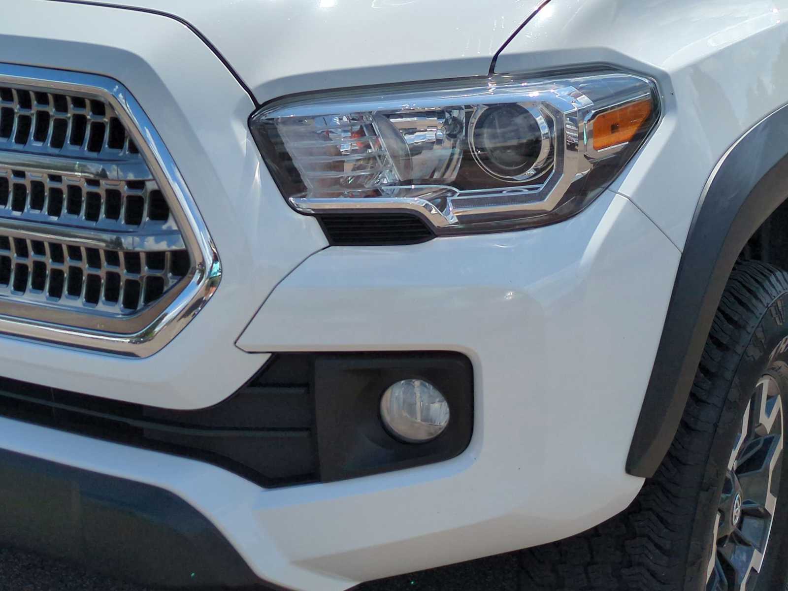 Thumbnail: 2017 Toyota Tacoma - 11