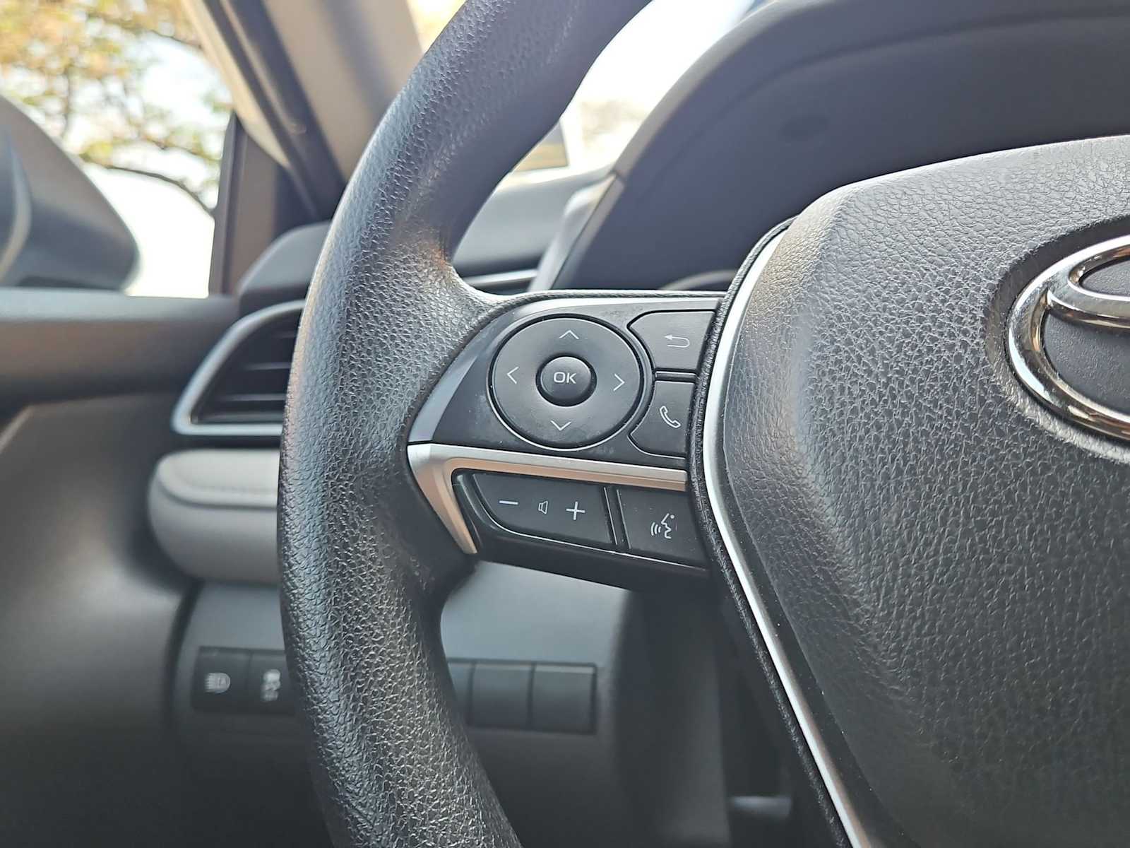 Thumbnail: 2022 Toyota Camry - 24