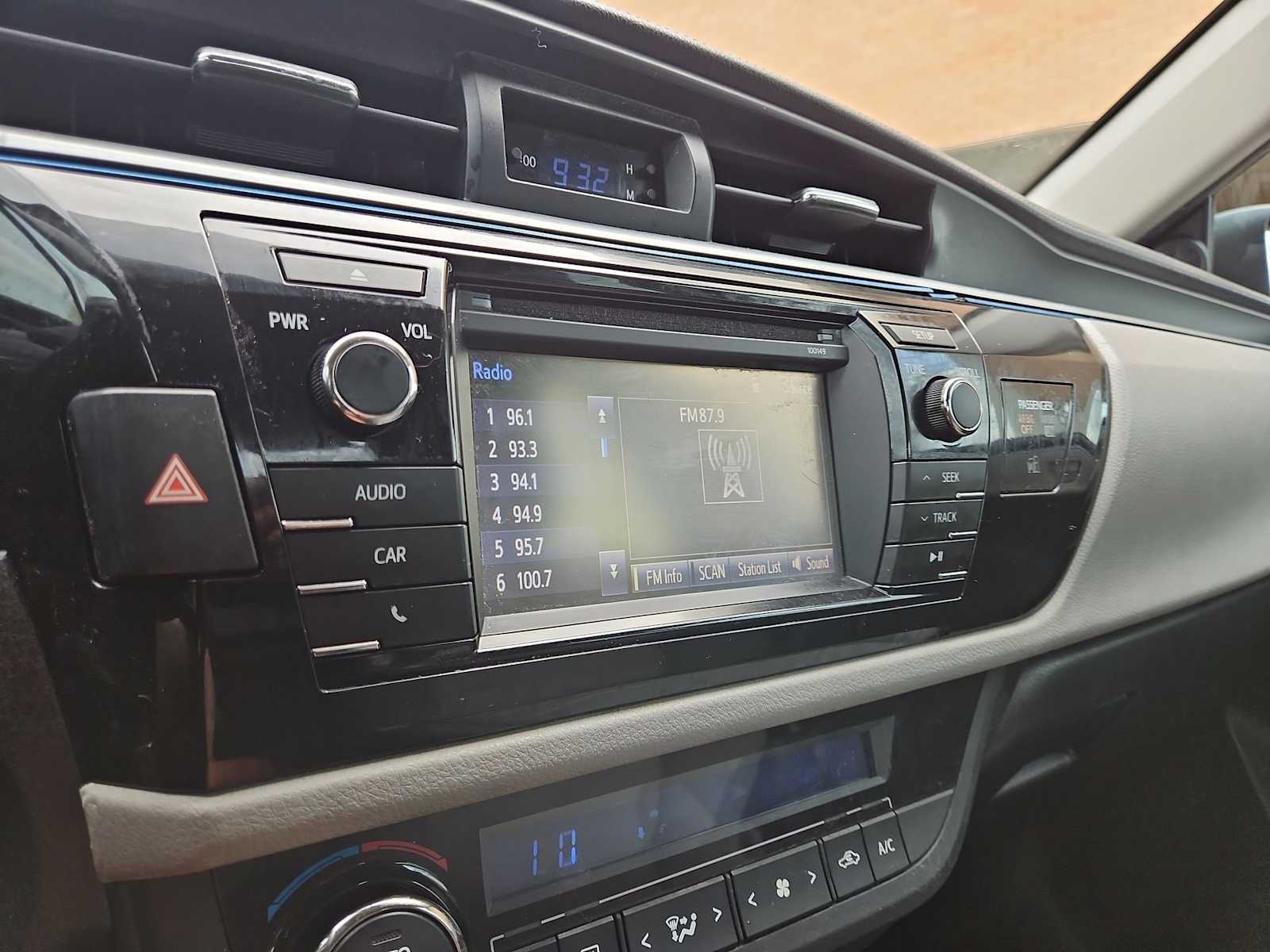 Thumbnail: 2014 Toyota Corolla - 28