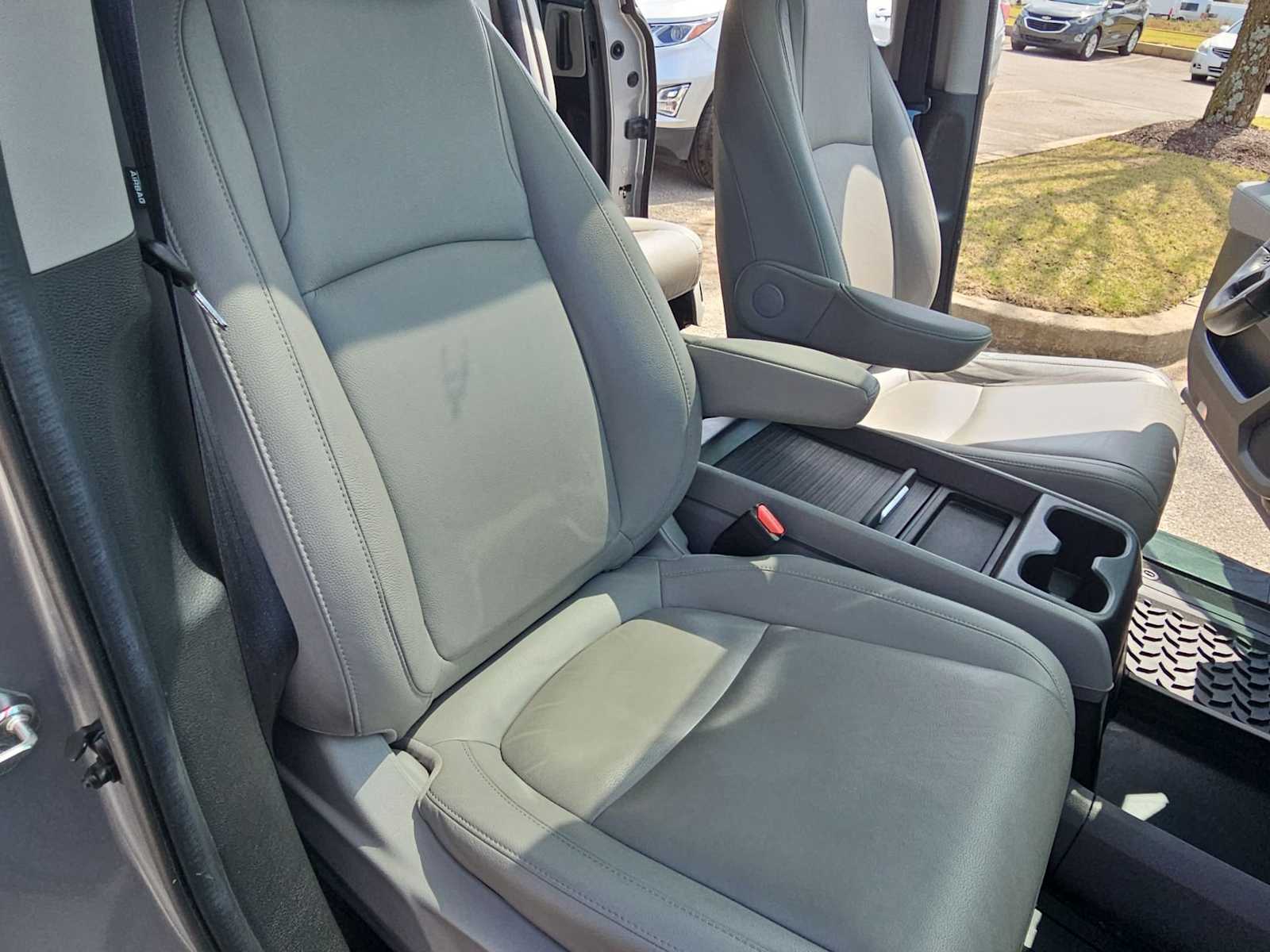 Thumbnail: 2019 Honda Odyssey - 23