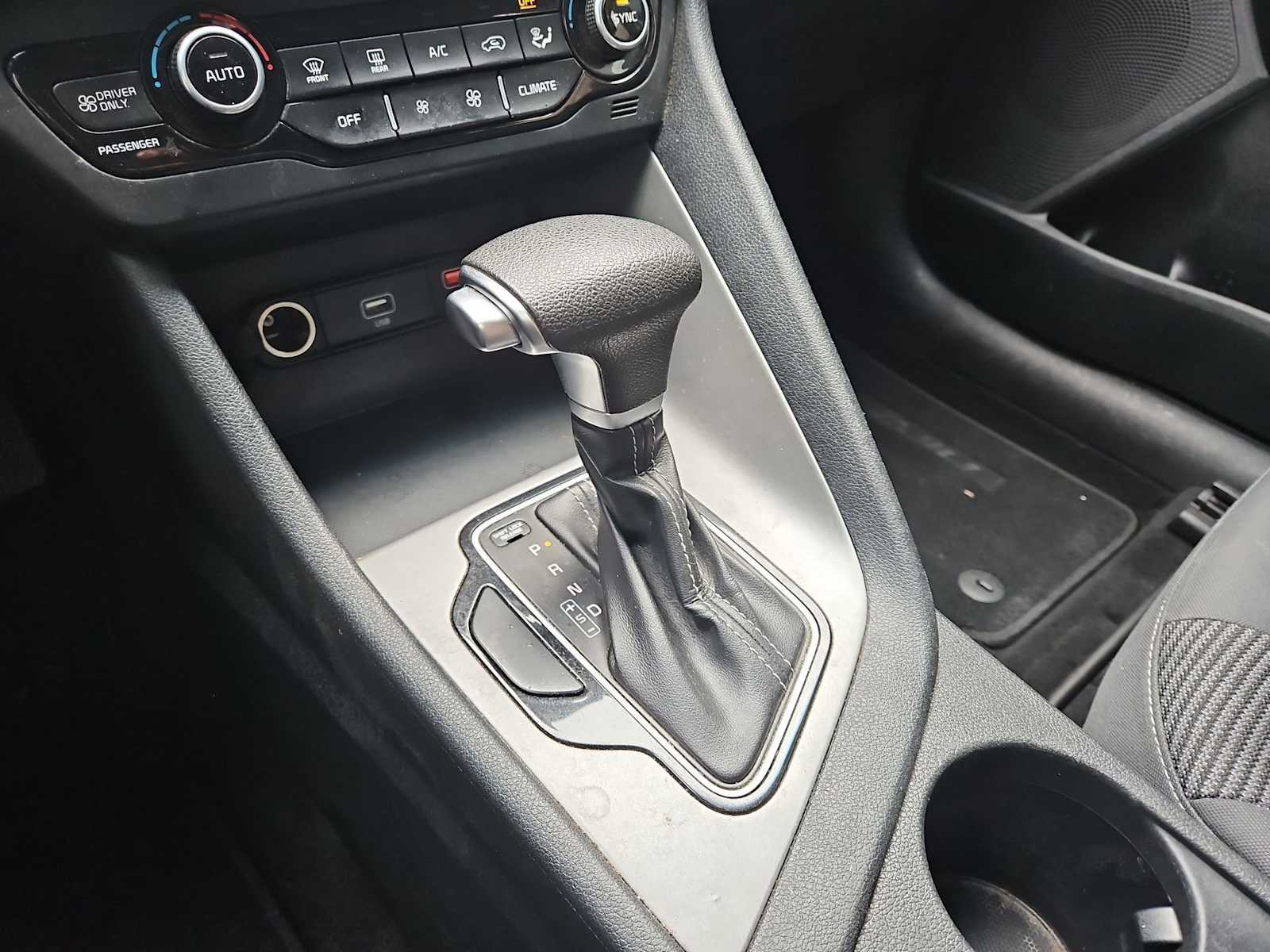 Thumbnail: 2022 Kia Niro - 31