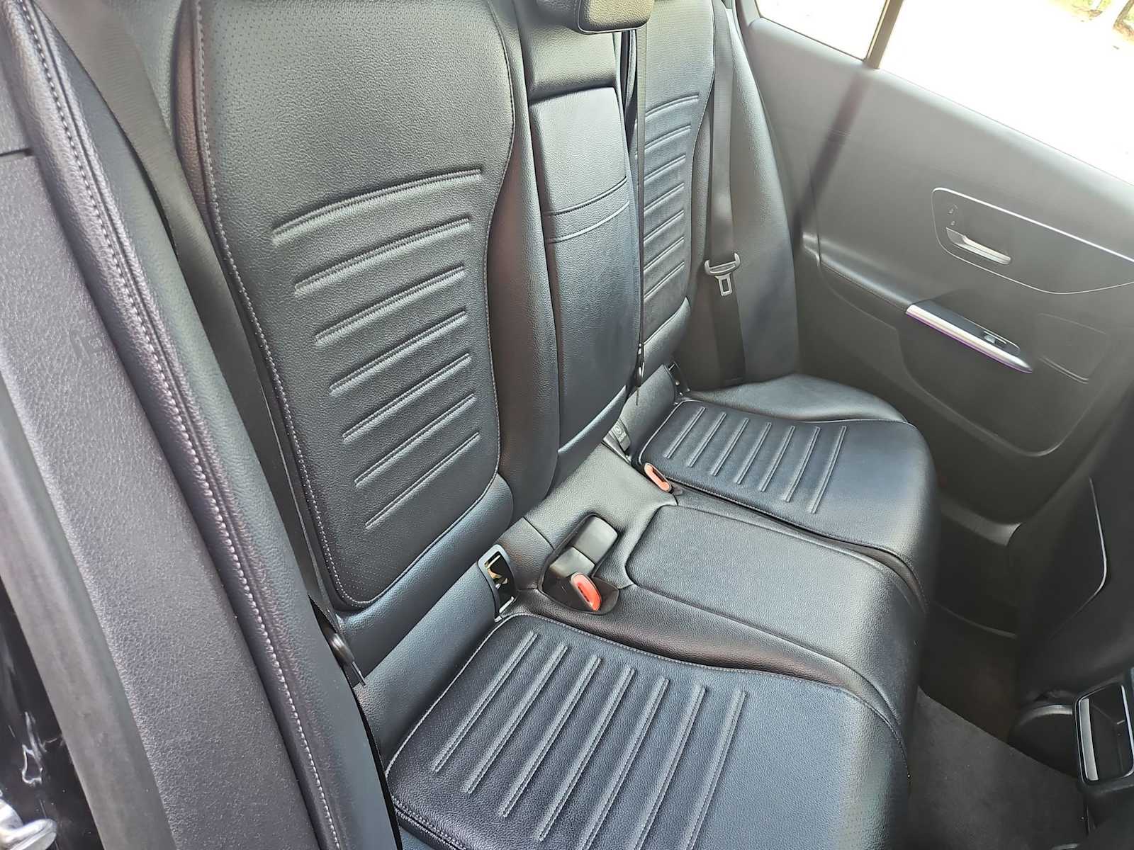 Thumbnail: 2023 Mercedes-Benz C-Class - 21