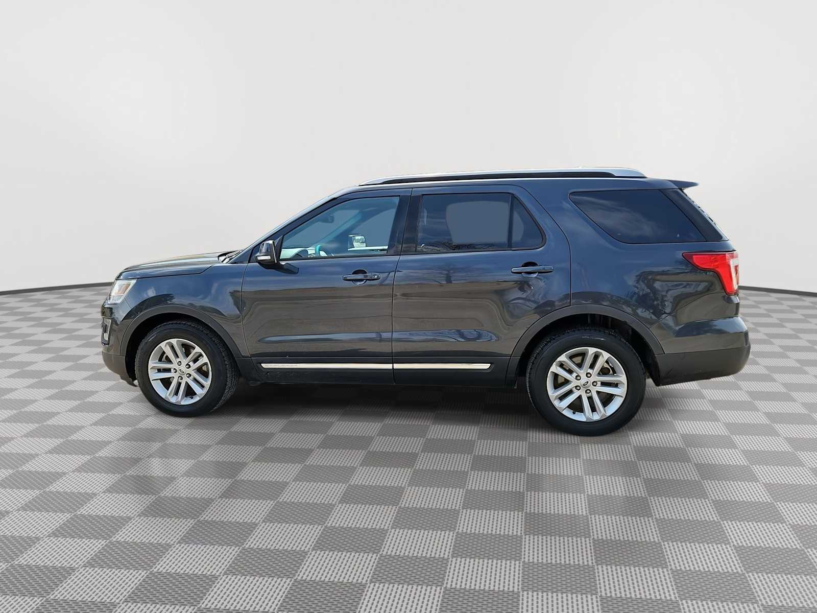 Thumbnail: 2017 Ford Explorer - 5