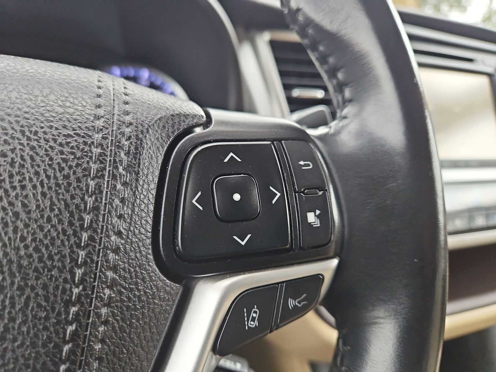 Thumbnail: 2019 Toyota Highlander - 25