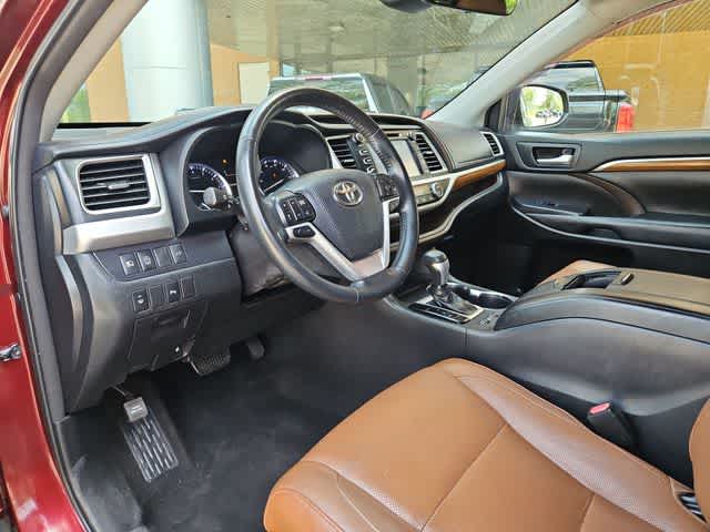 Thumbnail: 2018 Toyota Highlander - 16