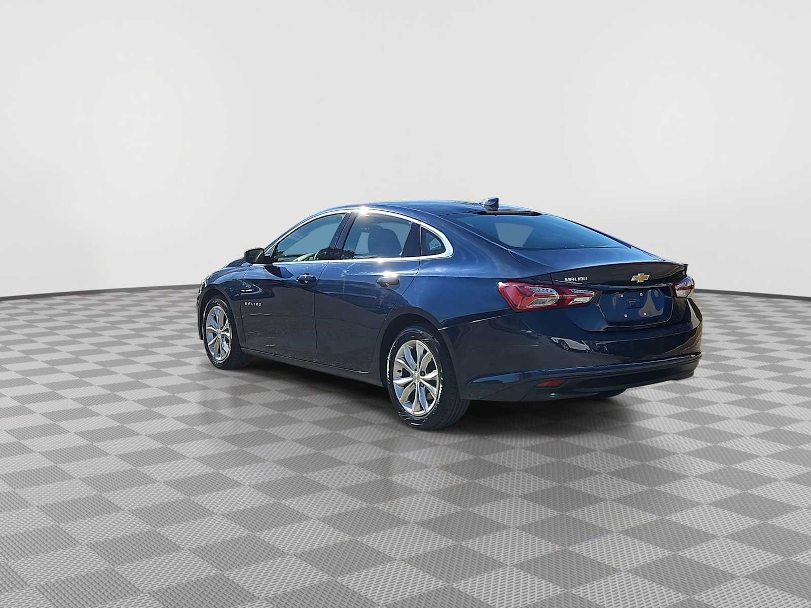 Thumbnail: 2022 Chevrolet Malibu - 6