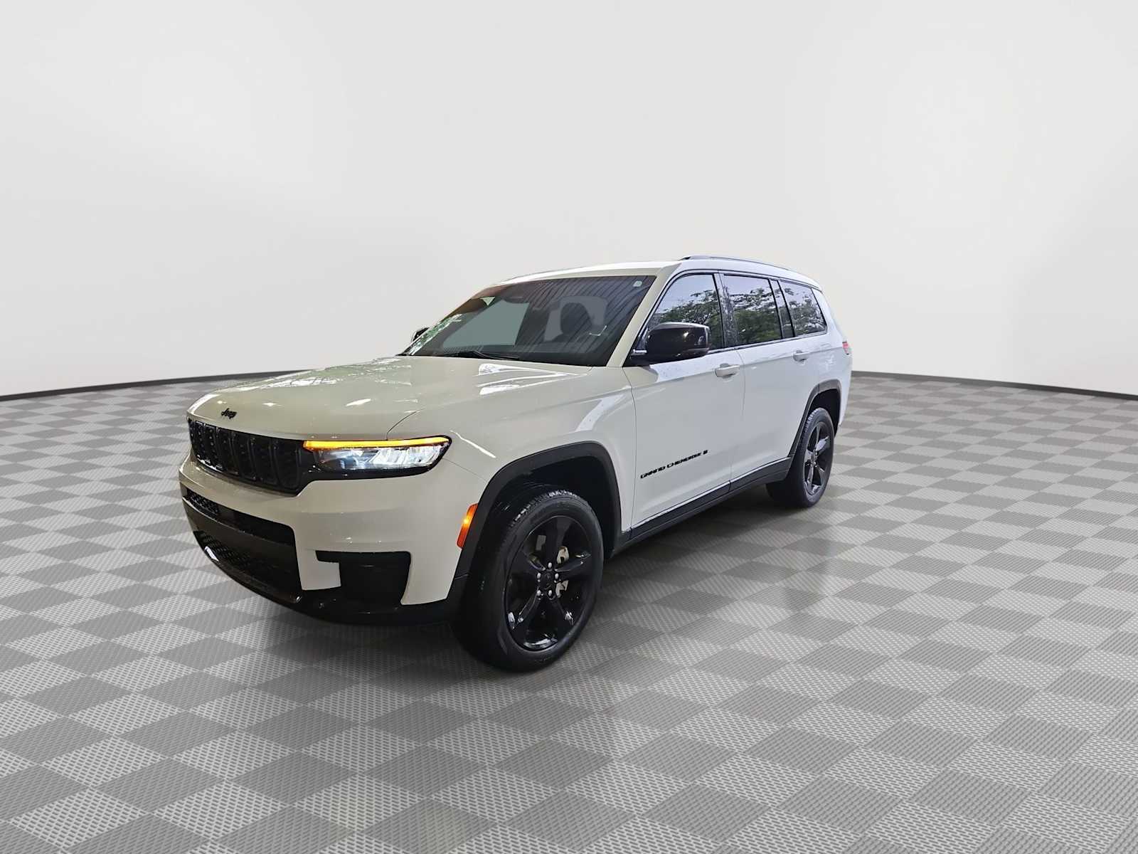 Thumbnail: 2023 Jeep Grand Cherokee L - 4