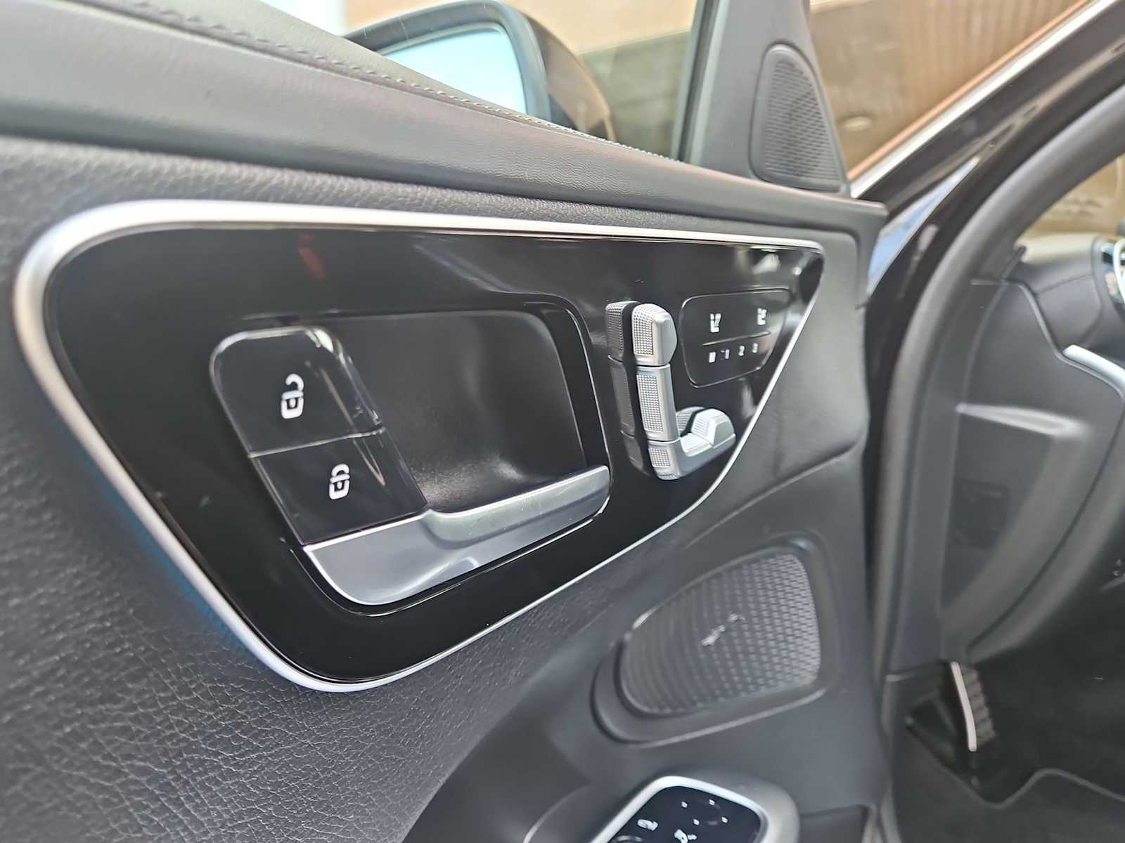 Thumbnail: 2023 Mercedes-Benz C-Class - 17