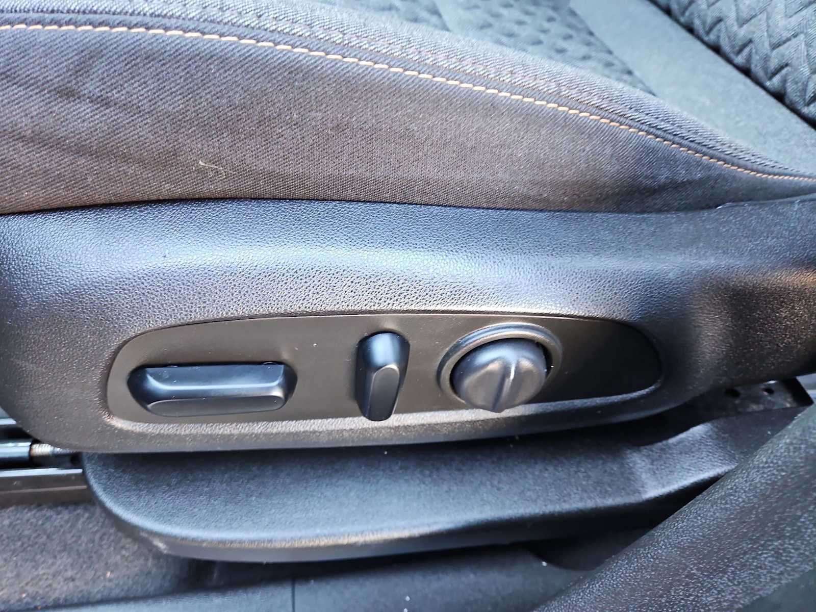 Thumbnail: 2022 Chevrolet Equinox - 18