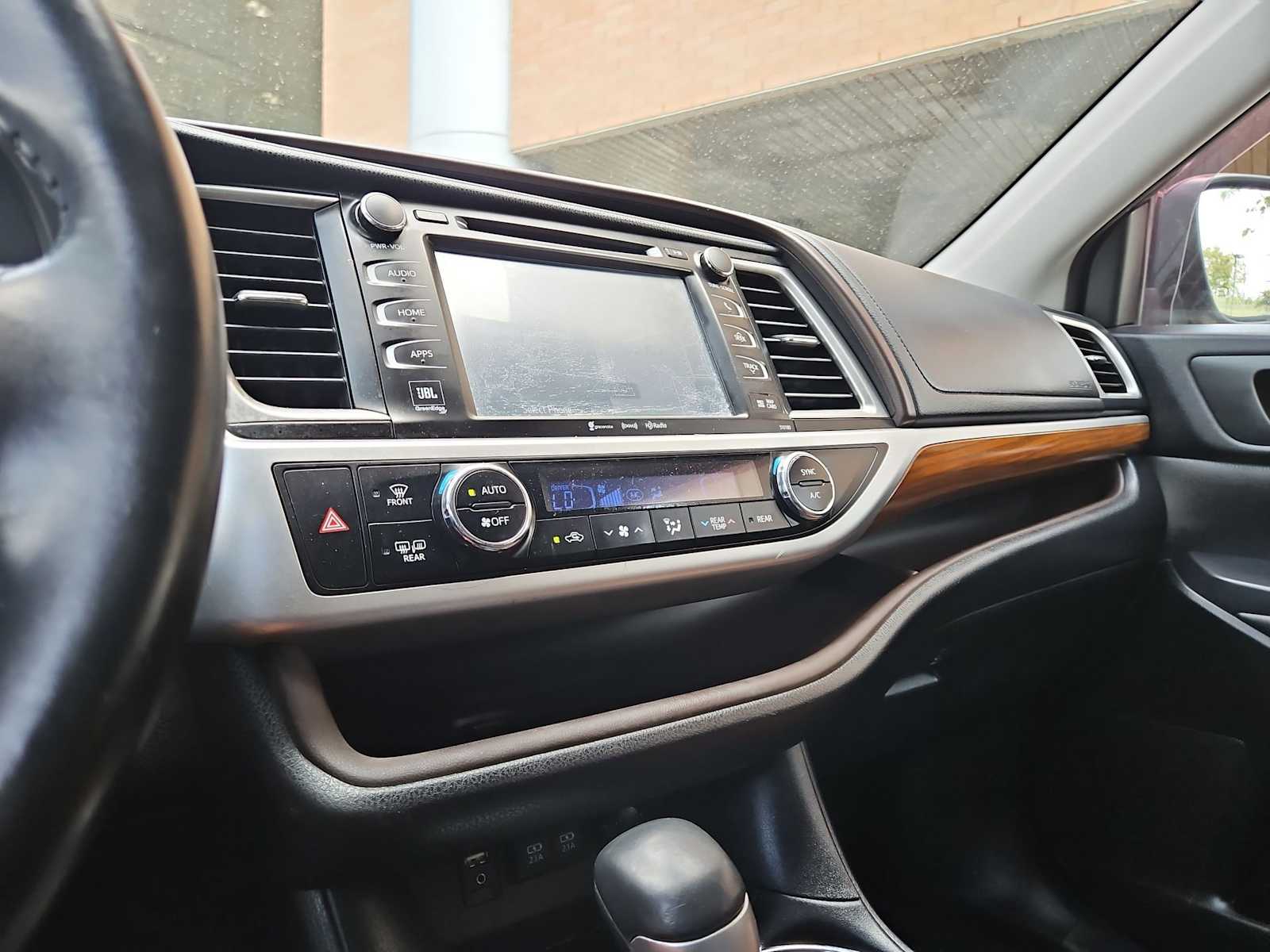 Thumbnail: 2018 Toyota Highlander - 29