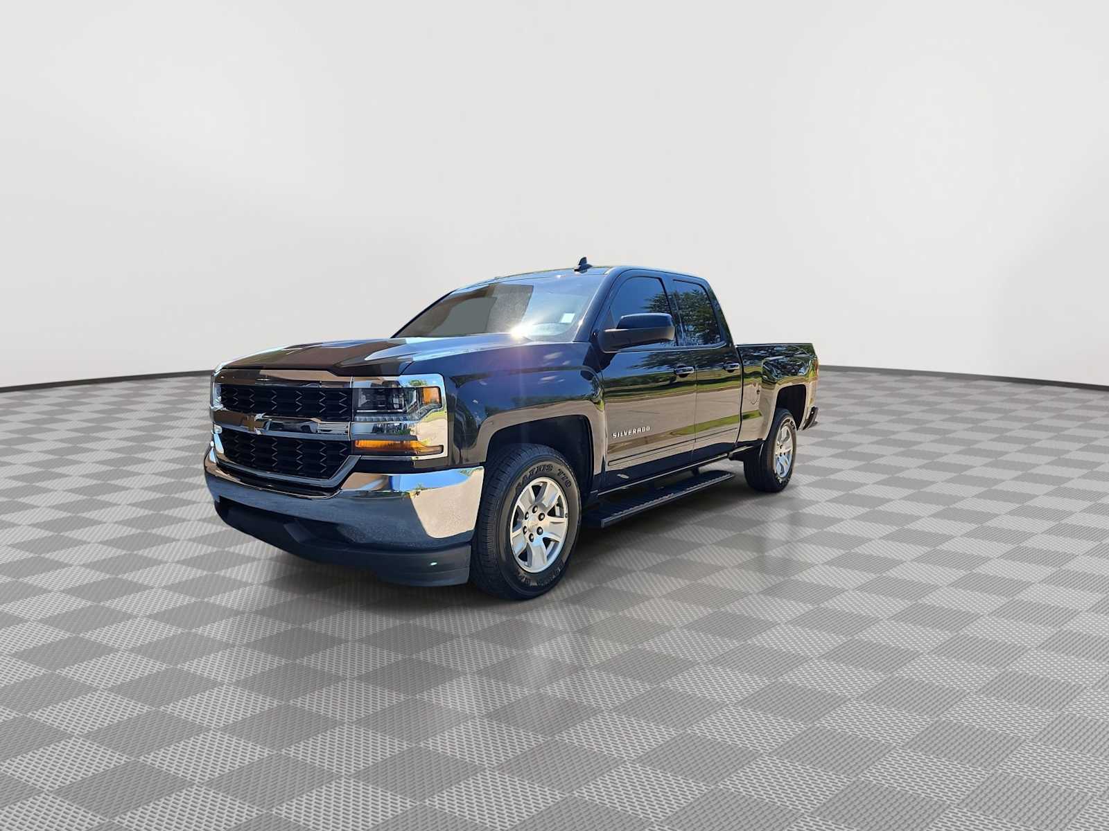 Thumbnail: 2019 Chevrolet Silverado 1500 - 4