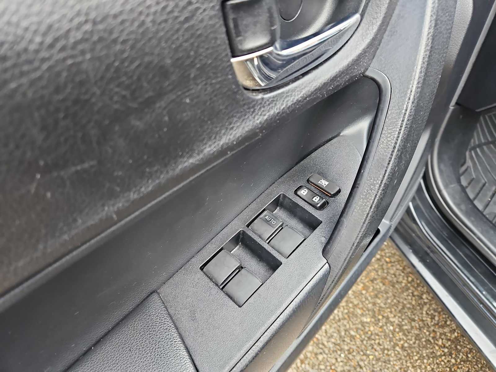 Thumbnail: 2018 Toyota Corolla - 18