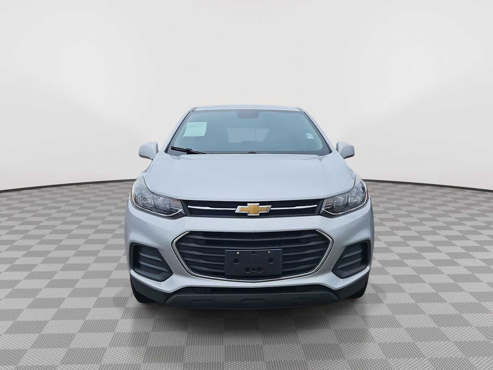 Thumbnail: 2018 Chevrolet Trax - 3