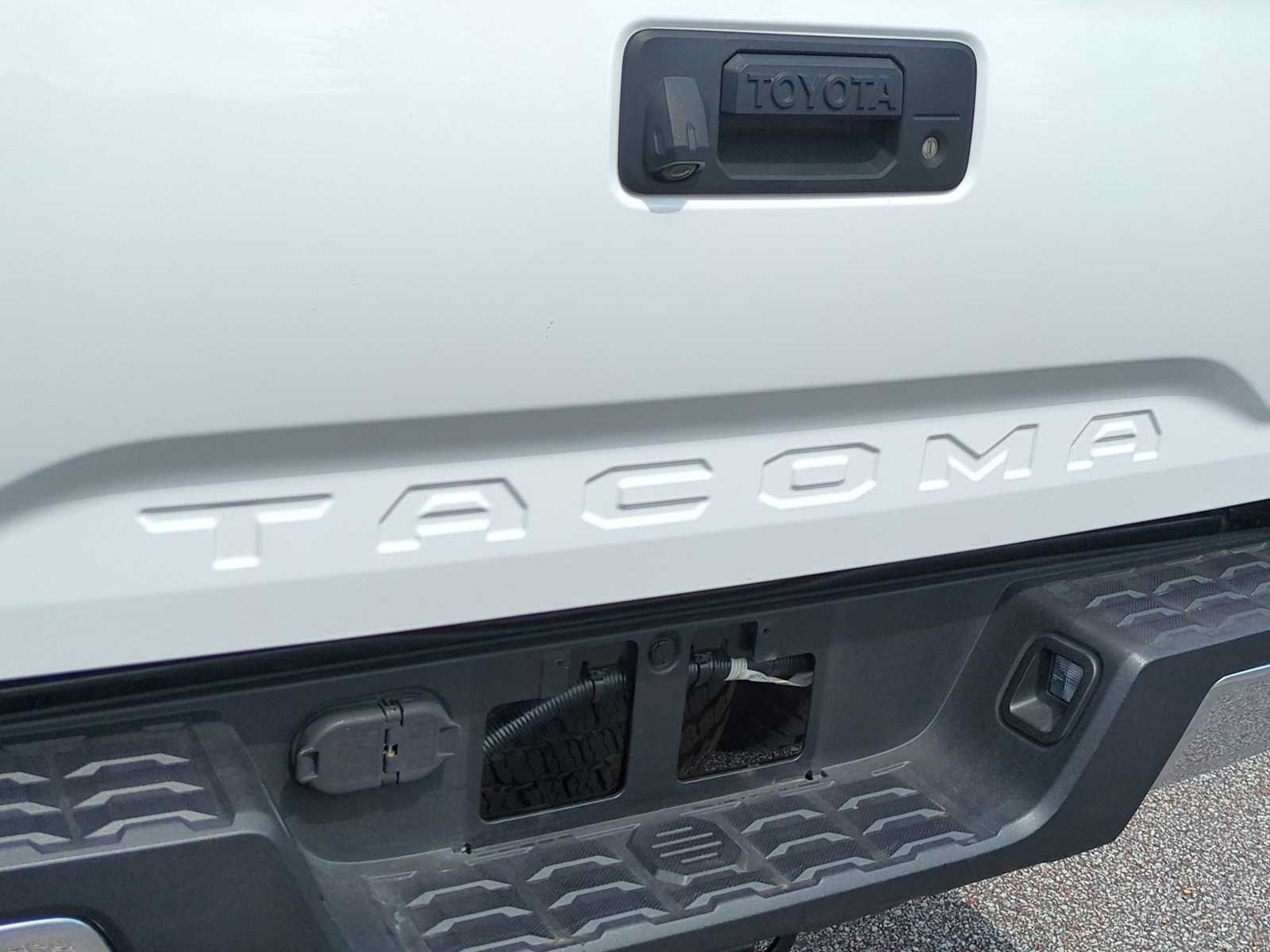 Thumbnail: 2017 Toyota Tacoma - 13