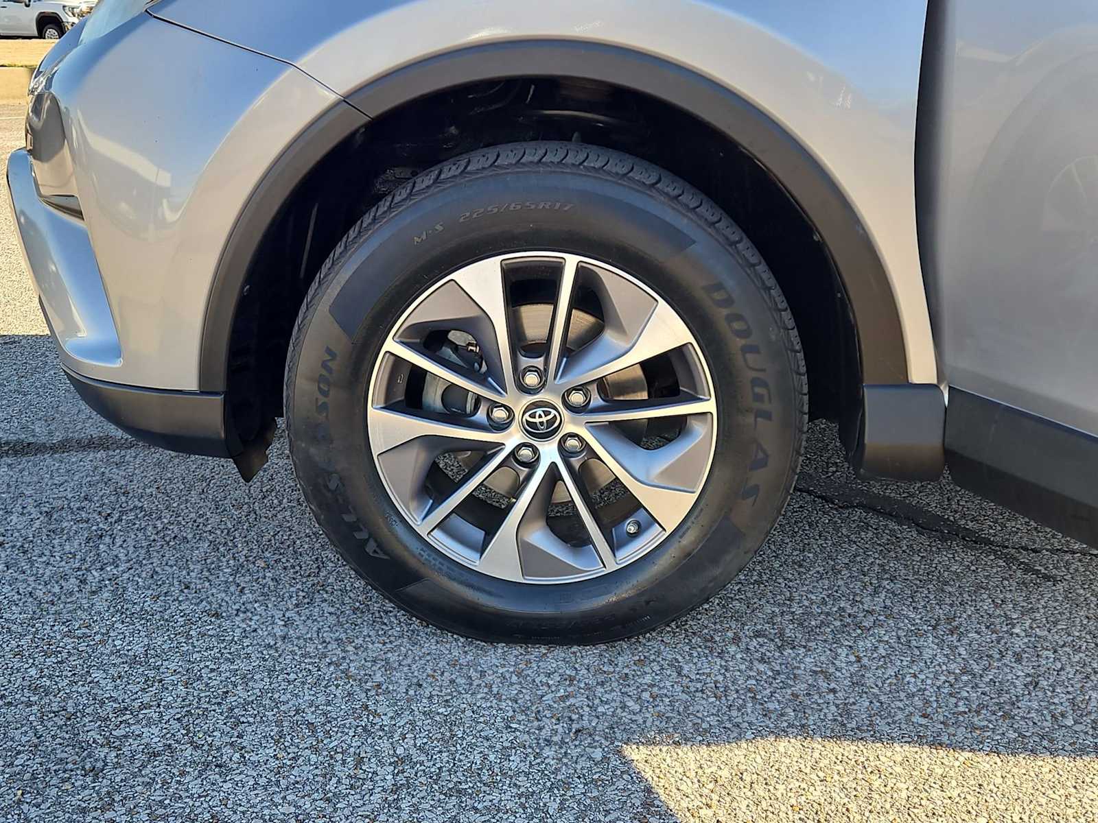 Thumbnail: 2017 Toyota RAV4 - 14