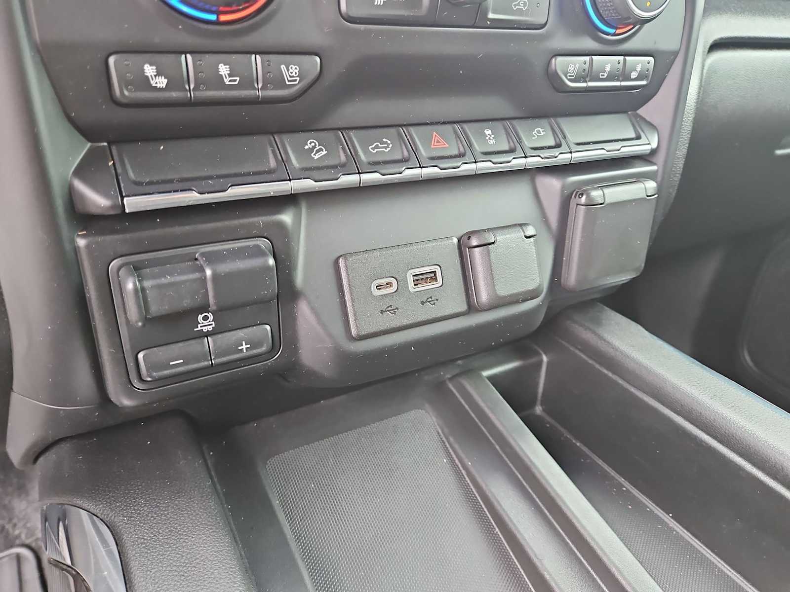 Thumbnail: 2020 Chevrolet Silverado 2500 - 32