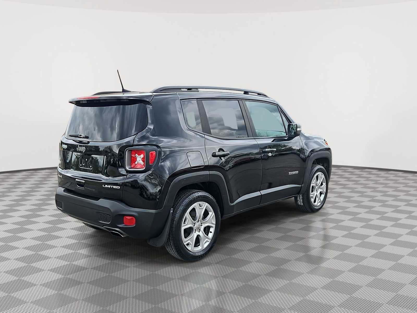 Thumbnail: 2019 Jeep Renegade - 15