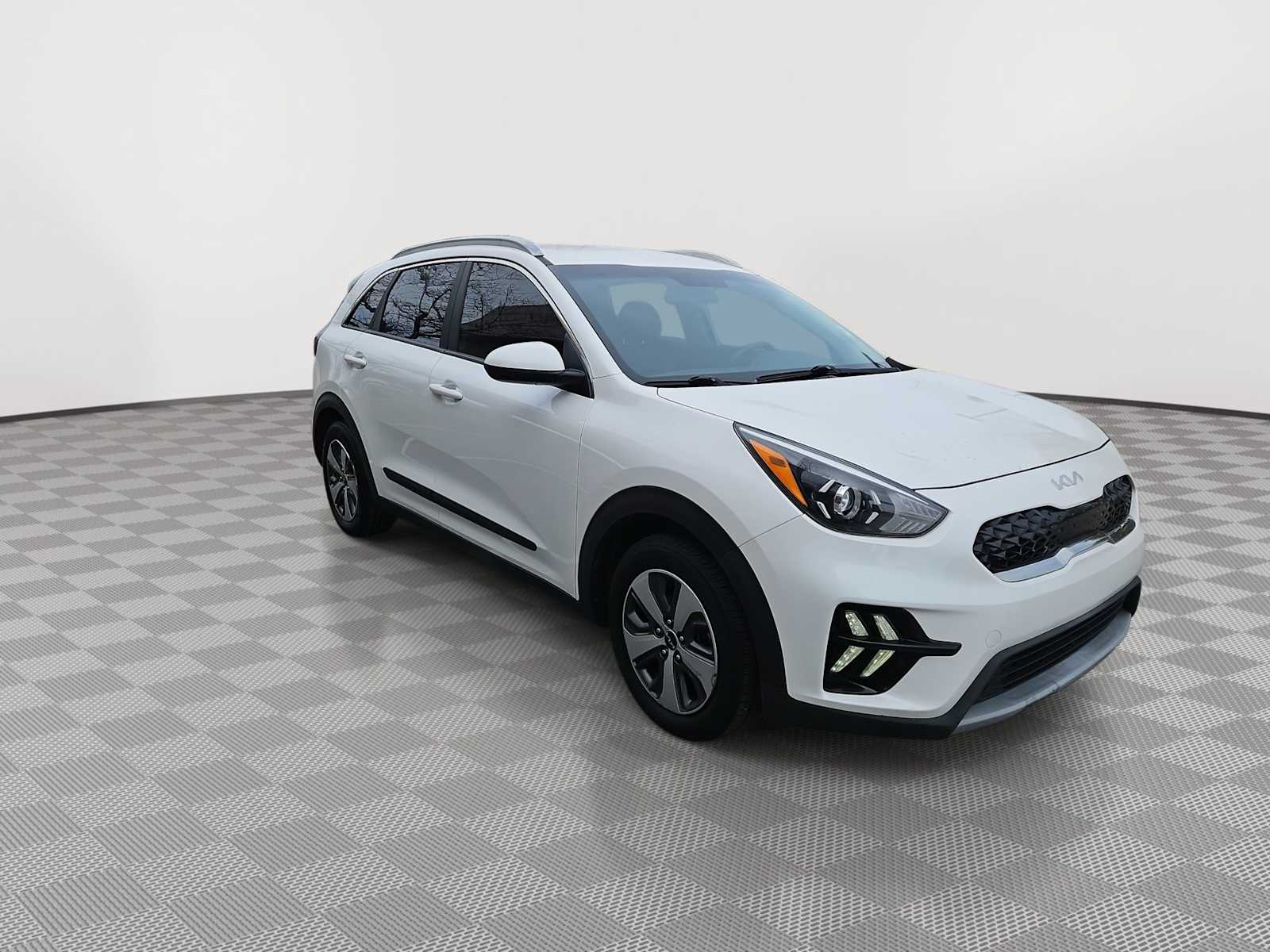 Thumbnail: 2022 Kia Niro - 2