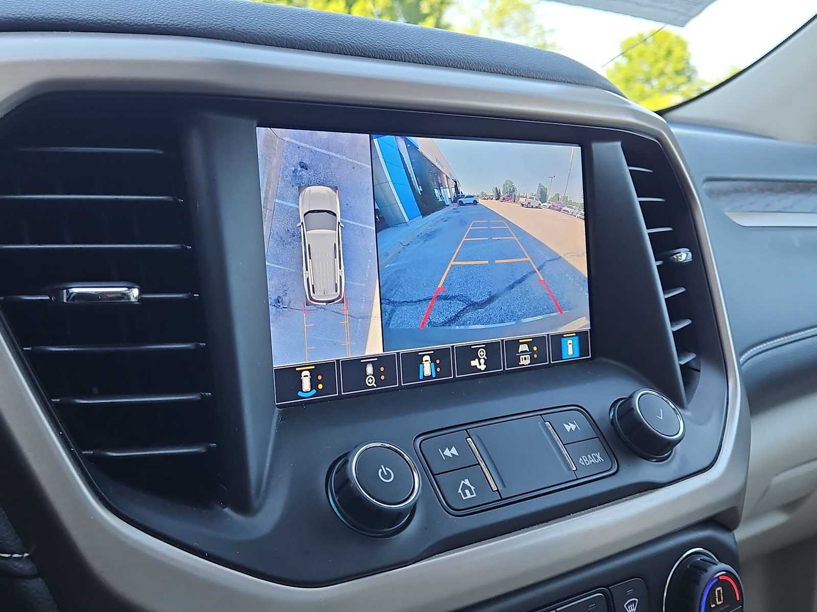Thumbnail: 2022 GMC Acadia - 31
