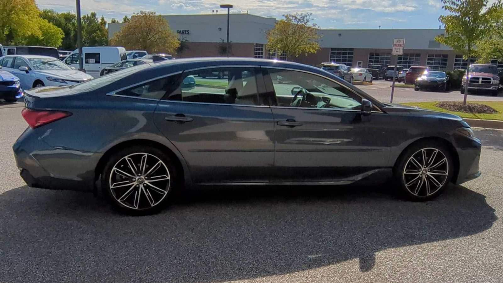 Thumbnail: 2020 Toyota Avalon - 9