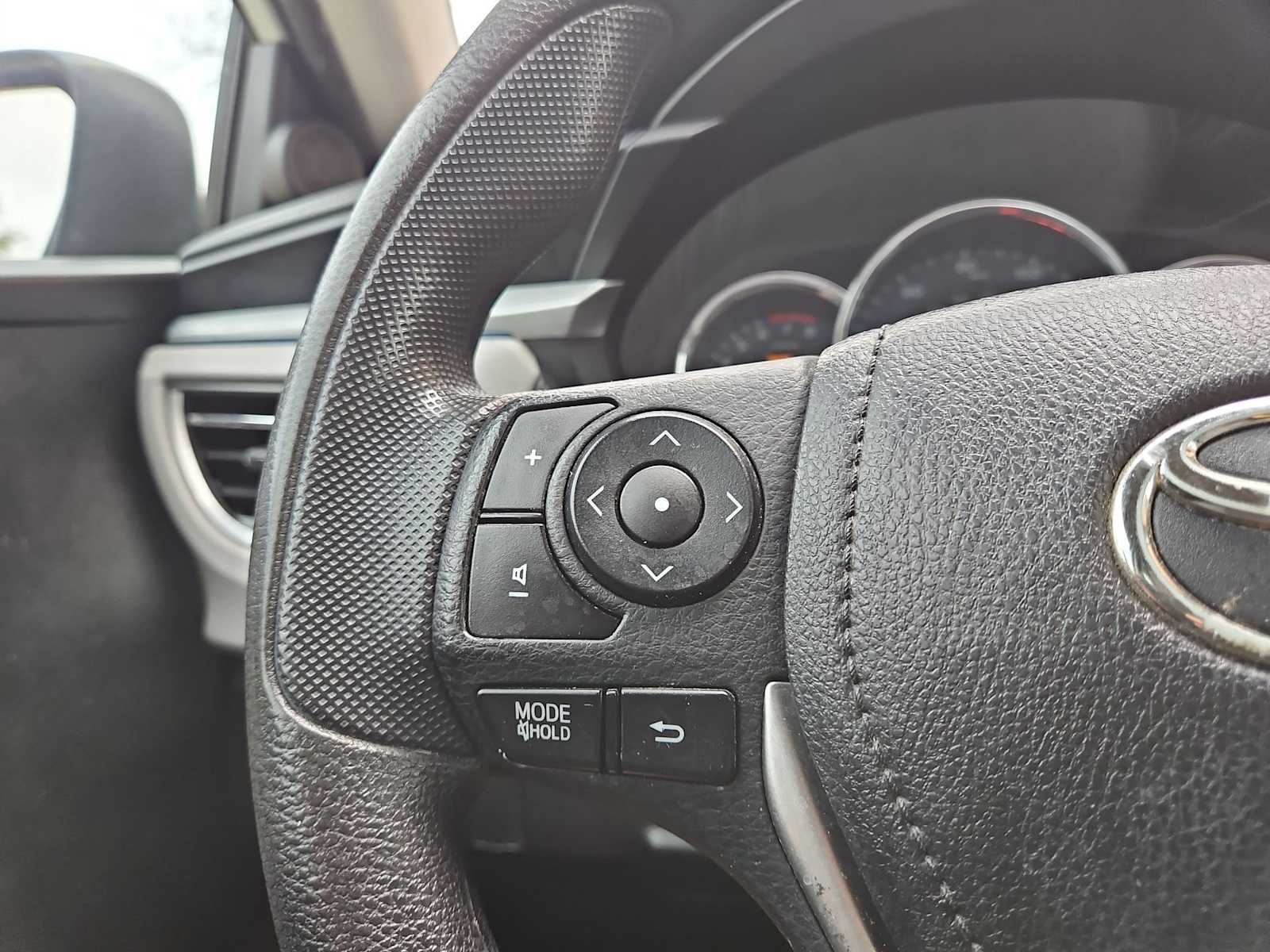 Thumbnail: 2014 Toyota Corolla - 22