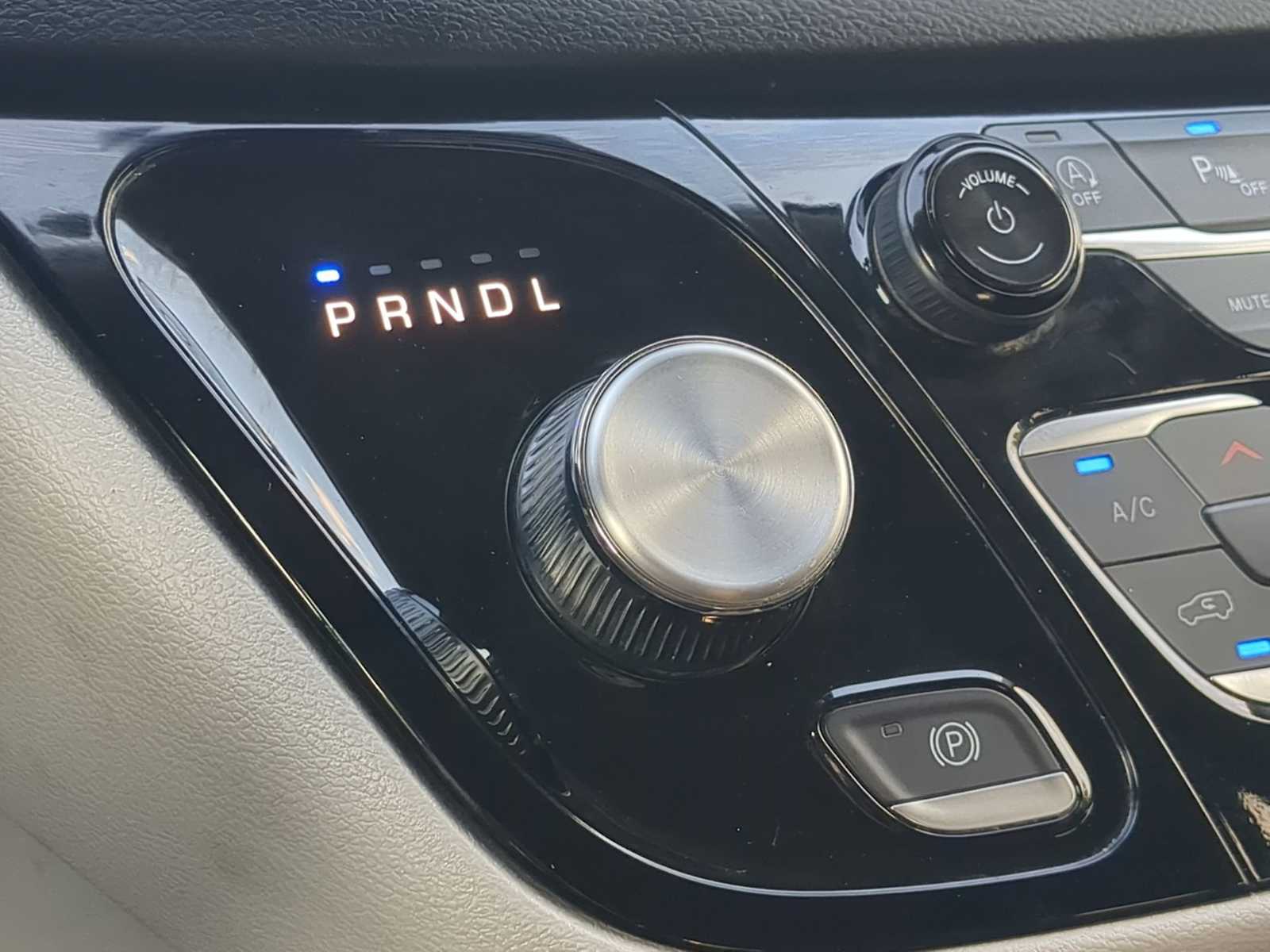 Thumbnail: 2023 Chrysler Voyager - 30