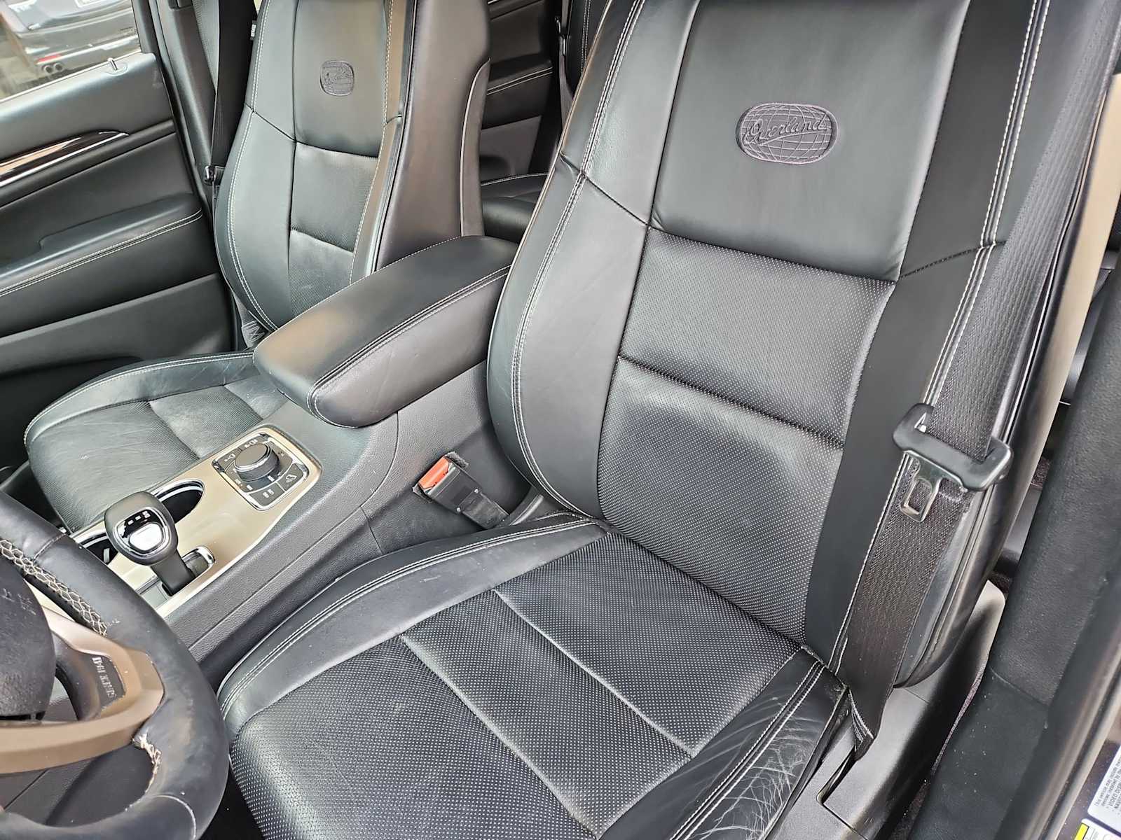 Thumbnail: 2015 Jeep Grand Cherokee - 16