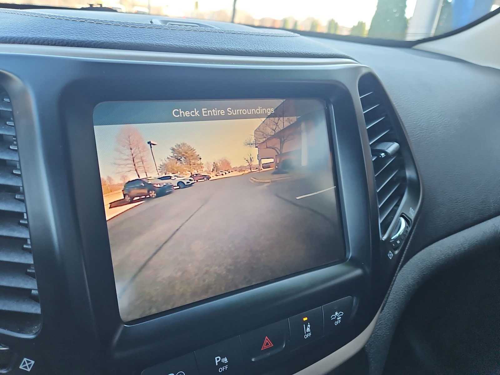 Thumbnail: 2015 Jeep Cherokee - 27