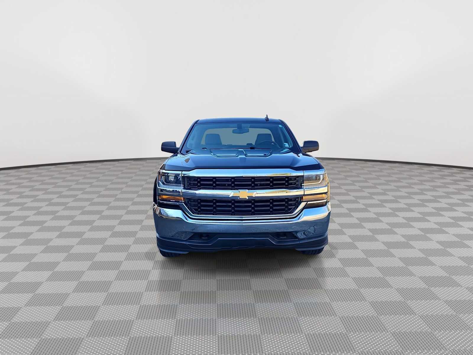 Thumbnail: 2017 Chevrolet Silverado 1500 - 3