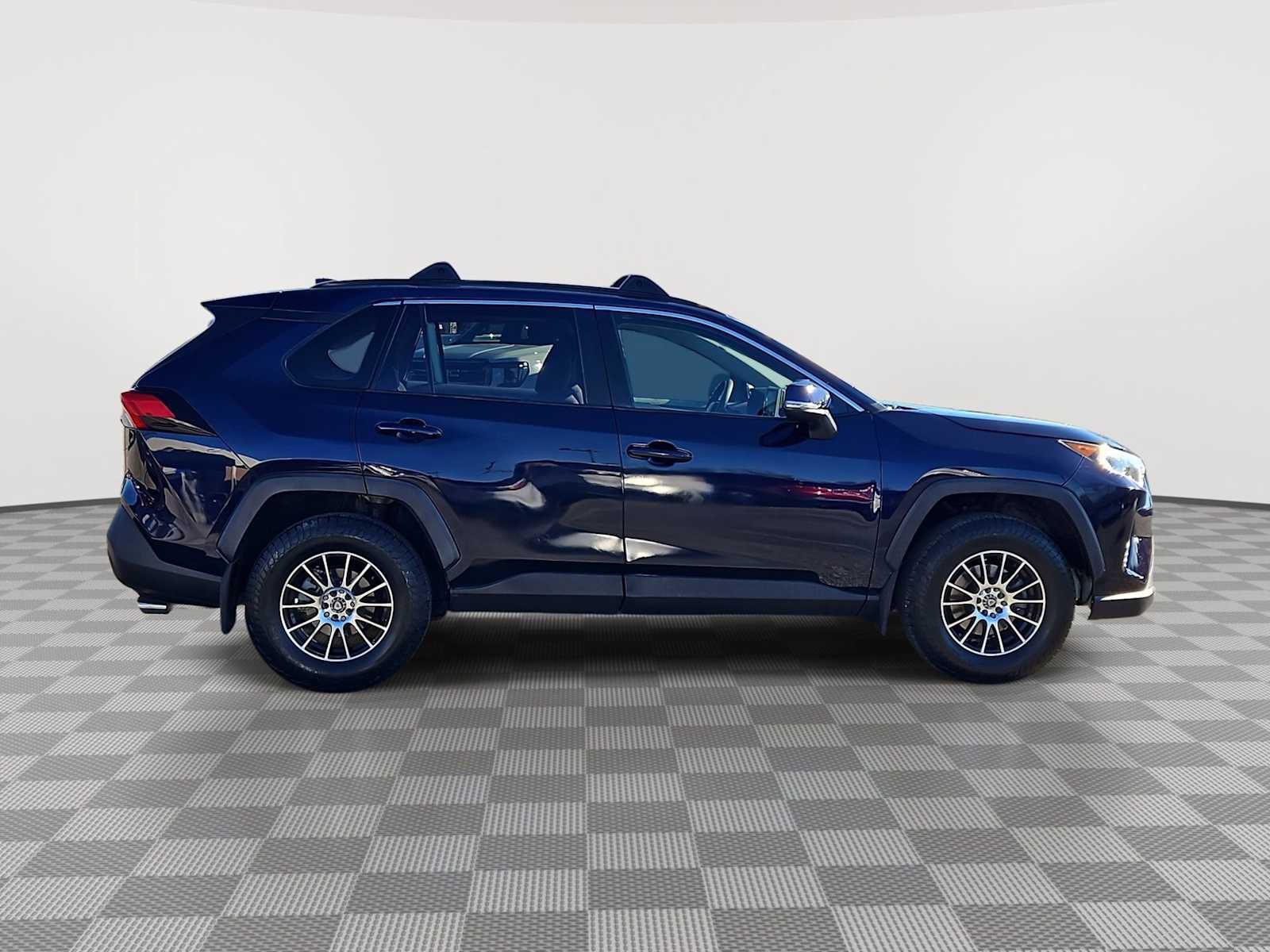 Thumbnail: 2019 Toyota RAV4 - 9