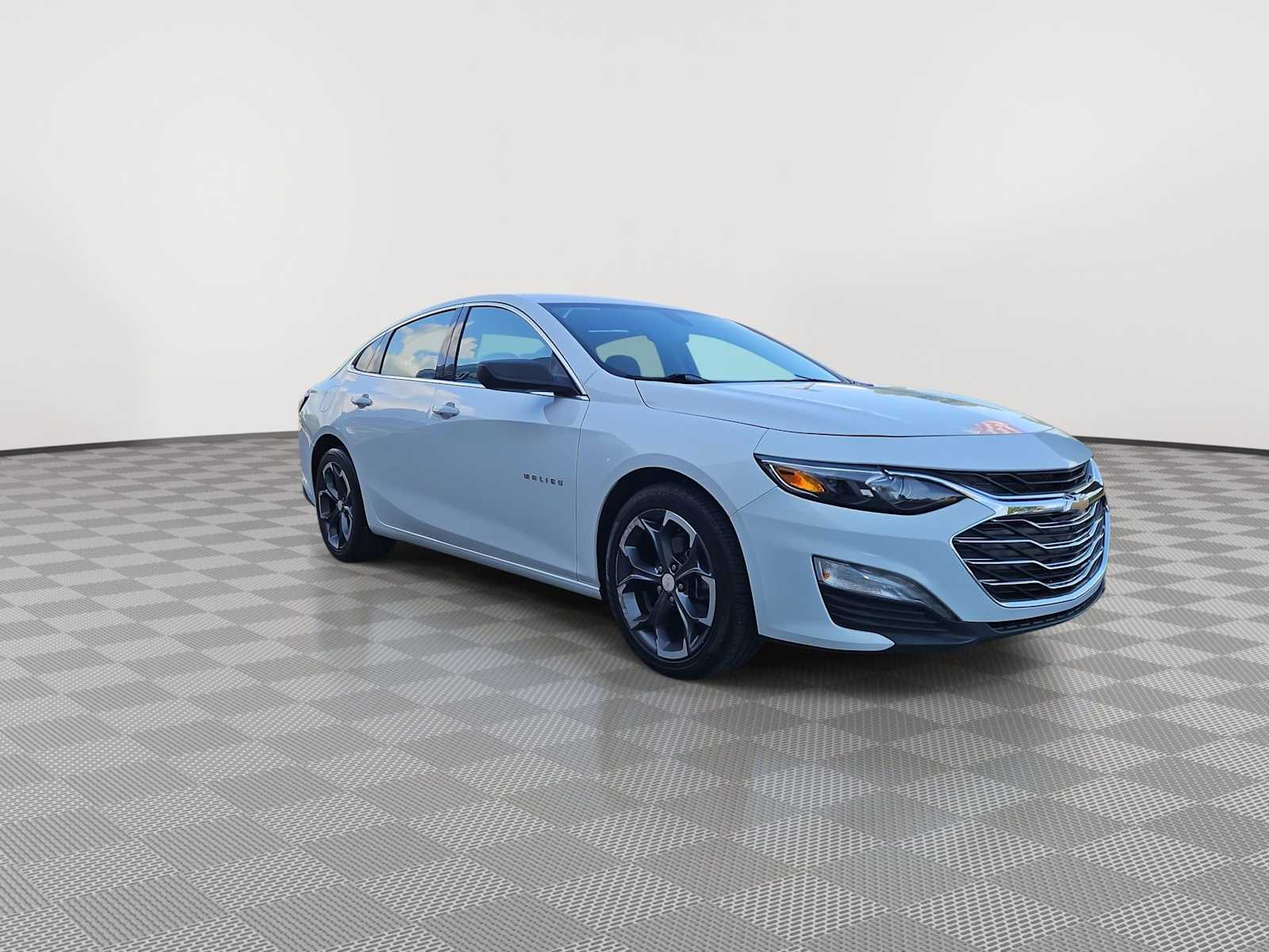 Thumbnail: 2022 Chevrolet Malibu - 2