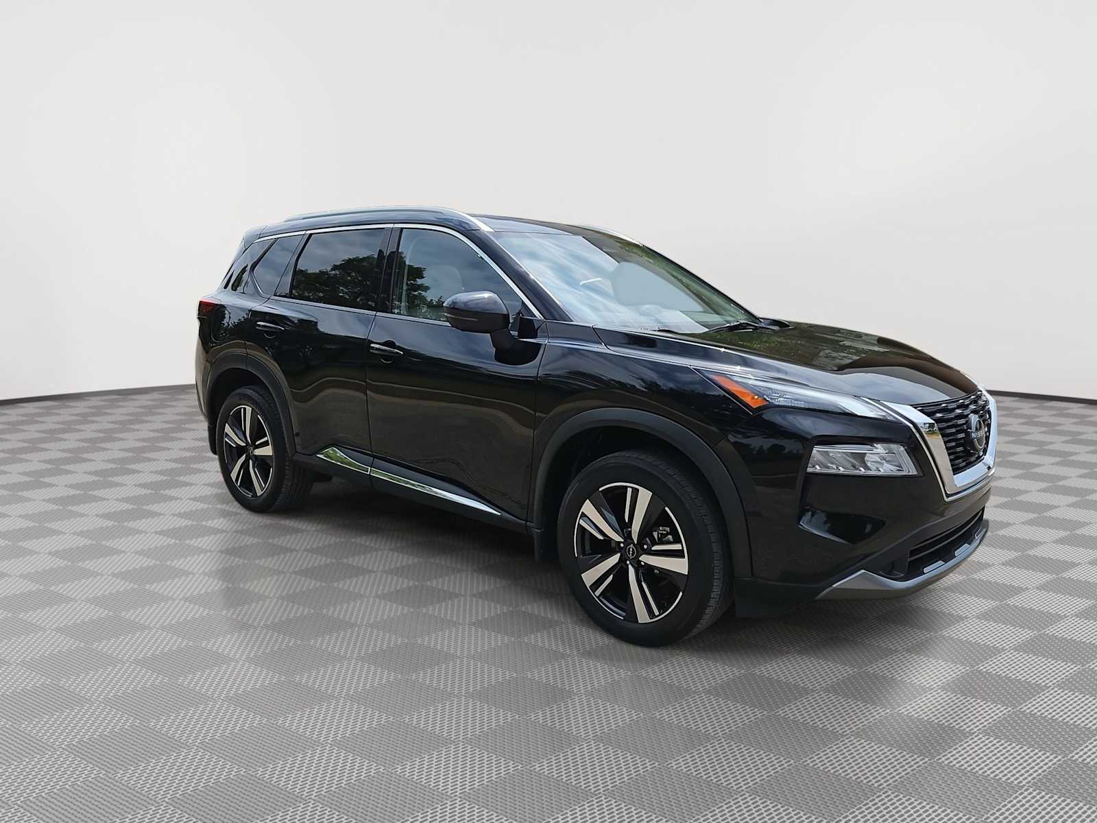 Thumbnail: 2023 Nissan Rogue - 3