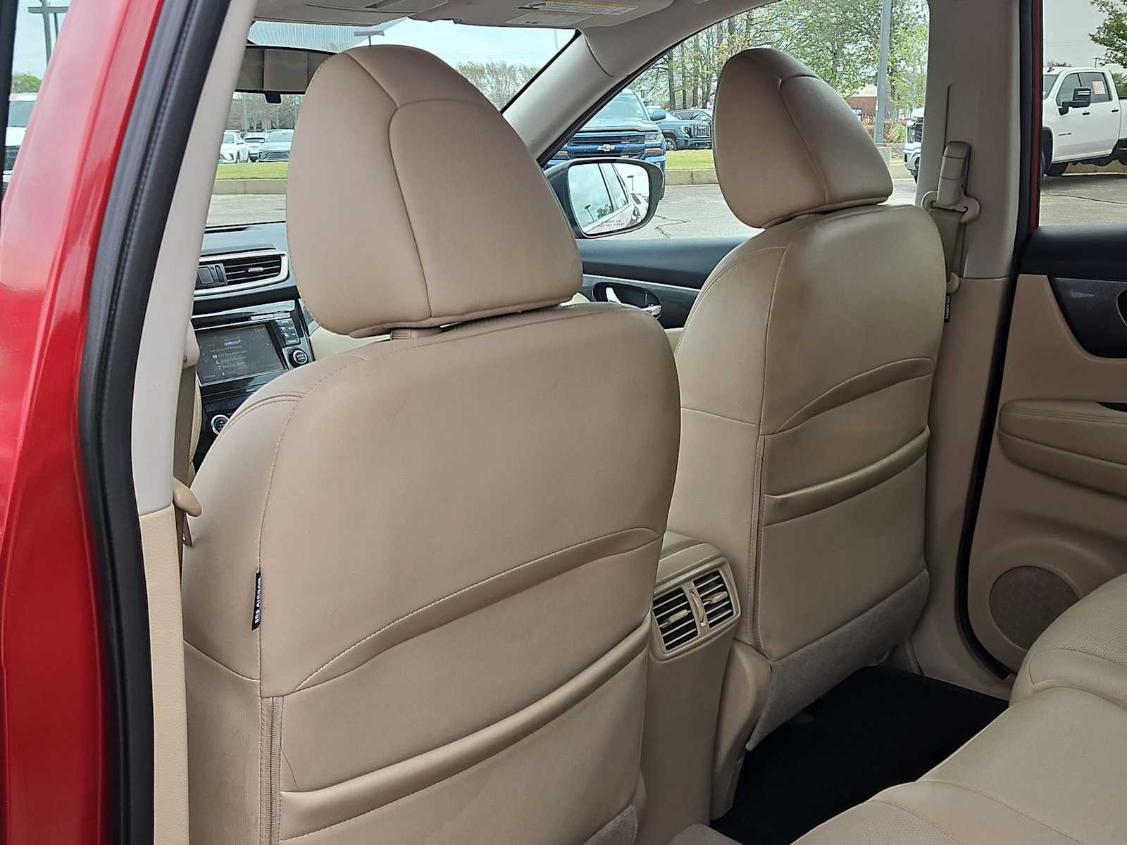 Thumbnail: 2015 Nissan Rogue - 19