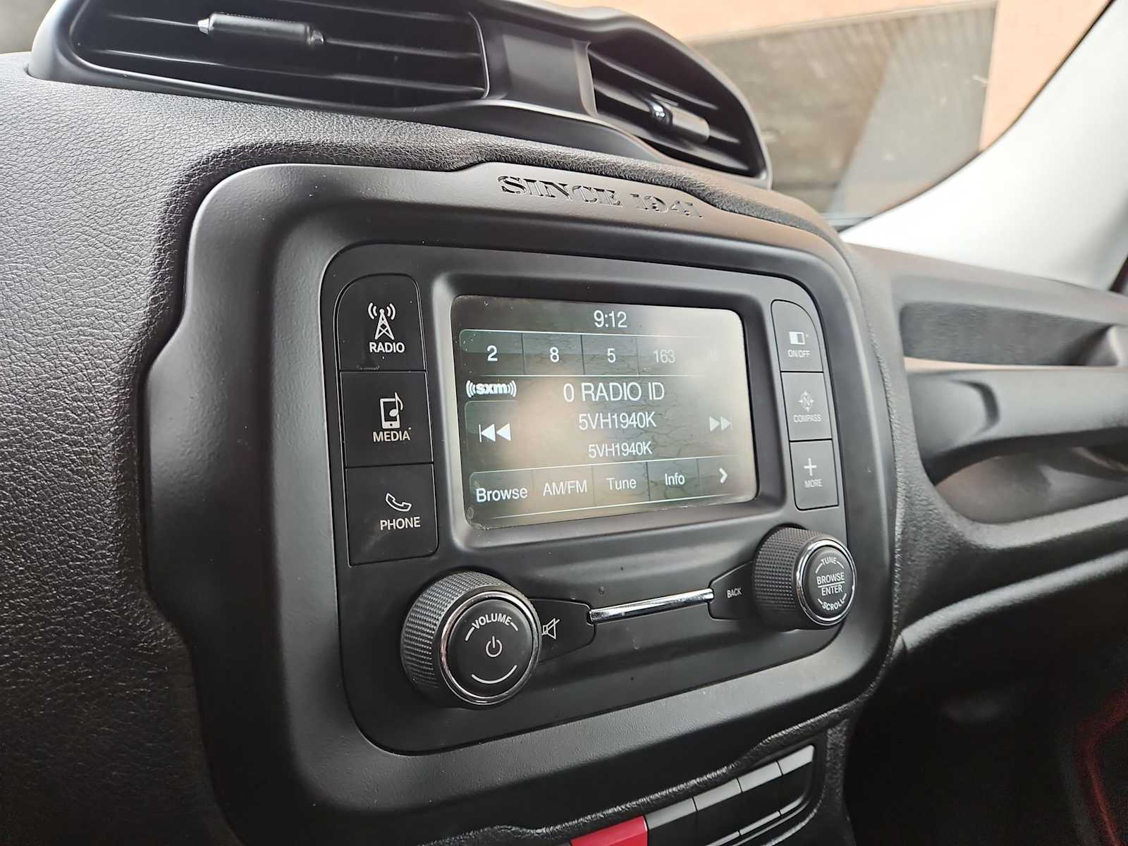 Thumbnail: 2015 Jeep Renegade - 29