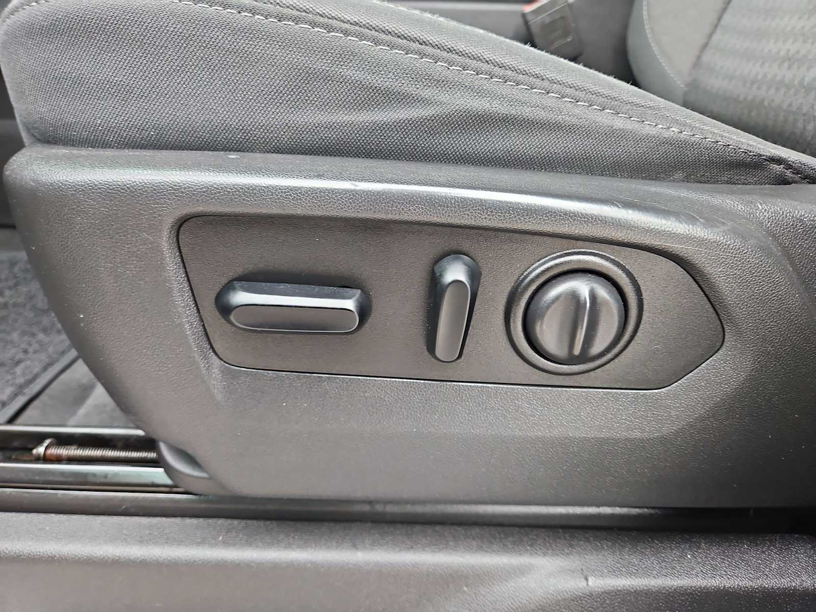 Thumbnail: 2020 Chevrolet Silverado 1500 - 18