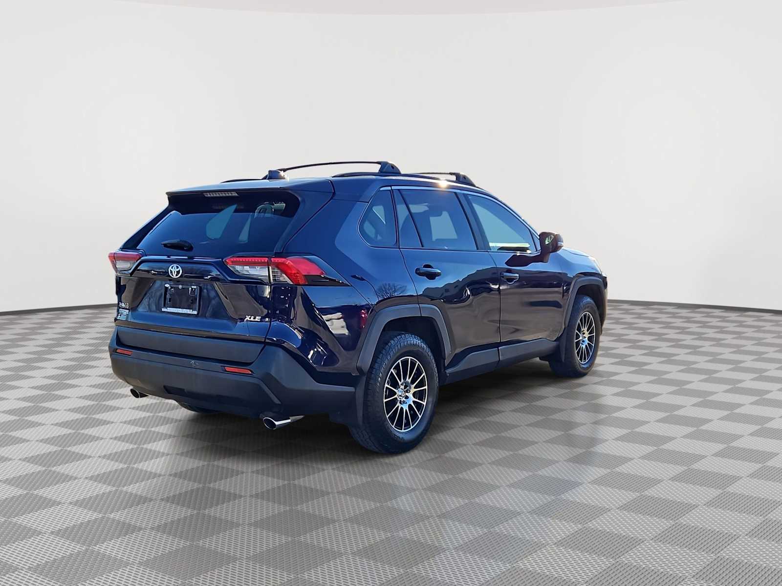 Thumbnail: 2019 Toyota RAV4 - 8