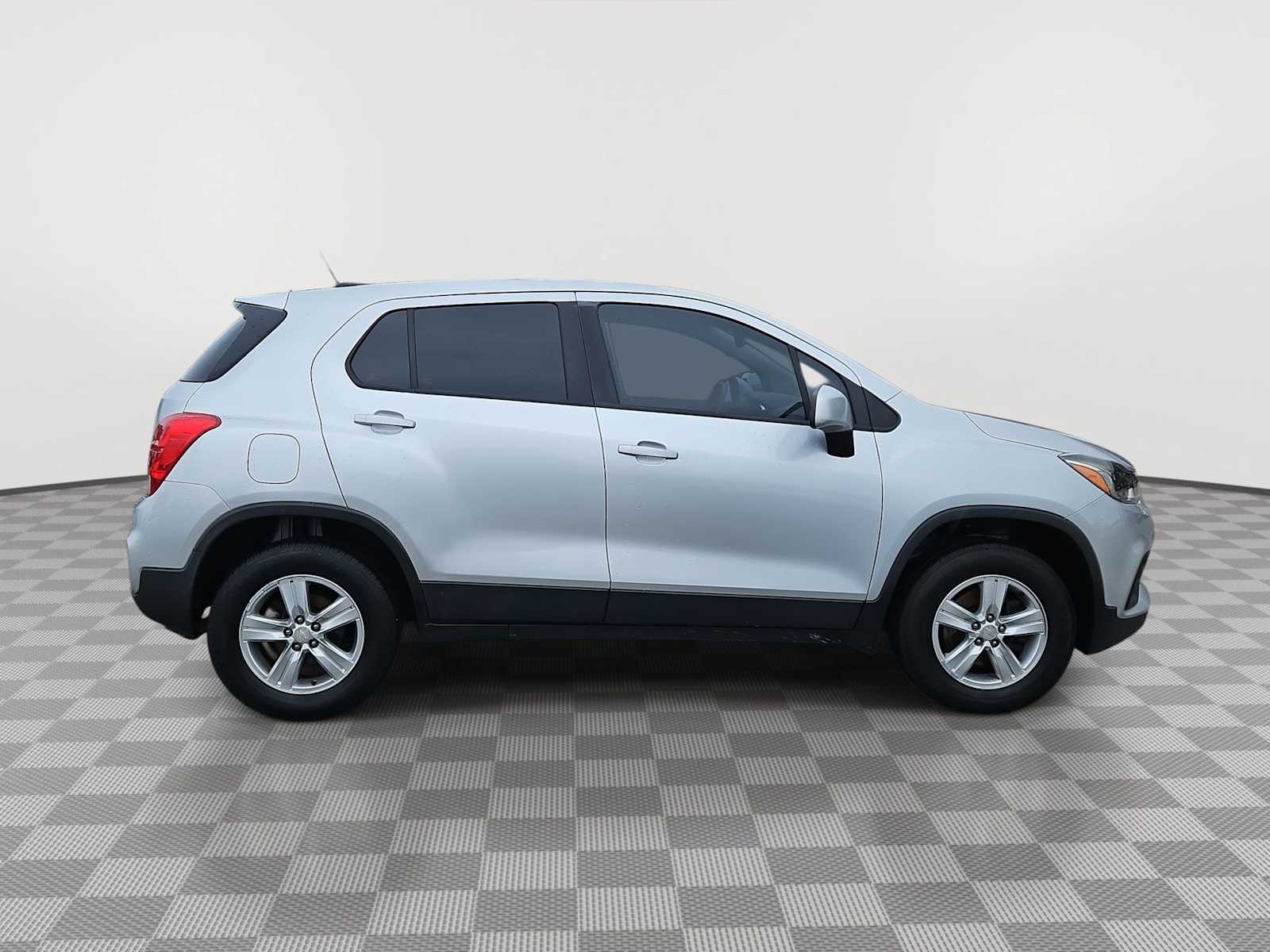 Thumbnail: 2018 Chevrolet Trax - 9