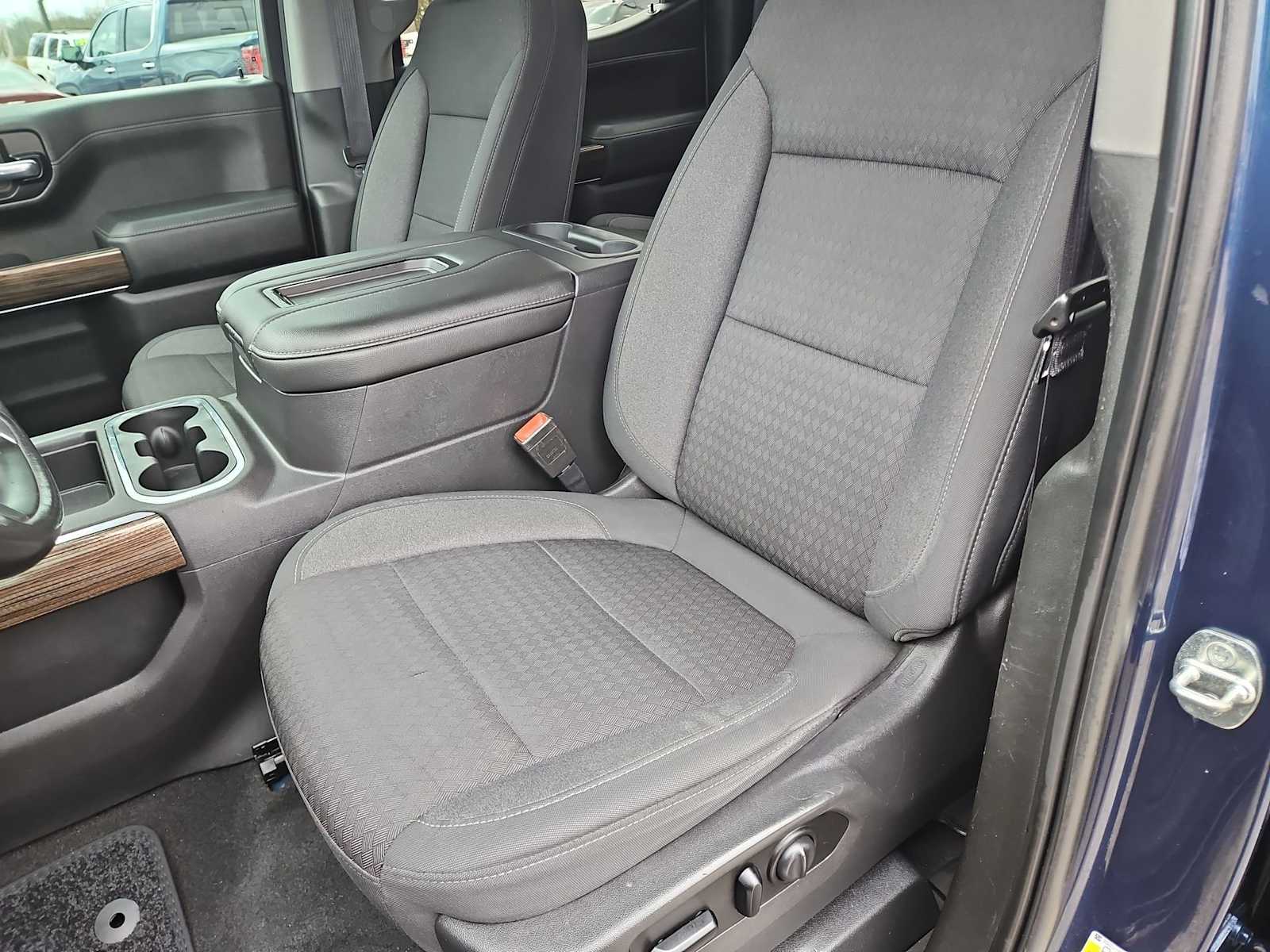 Thumbnail: 2020 Chevrolet Silverado 1500 - 17