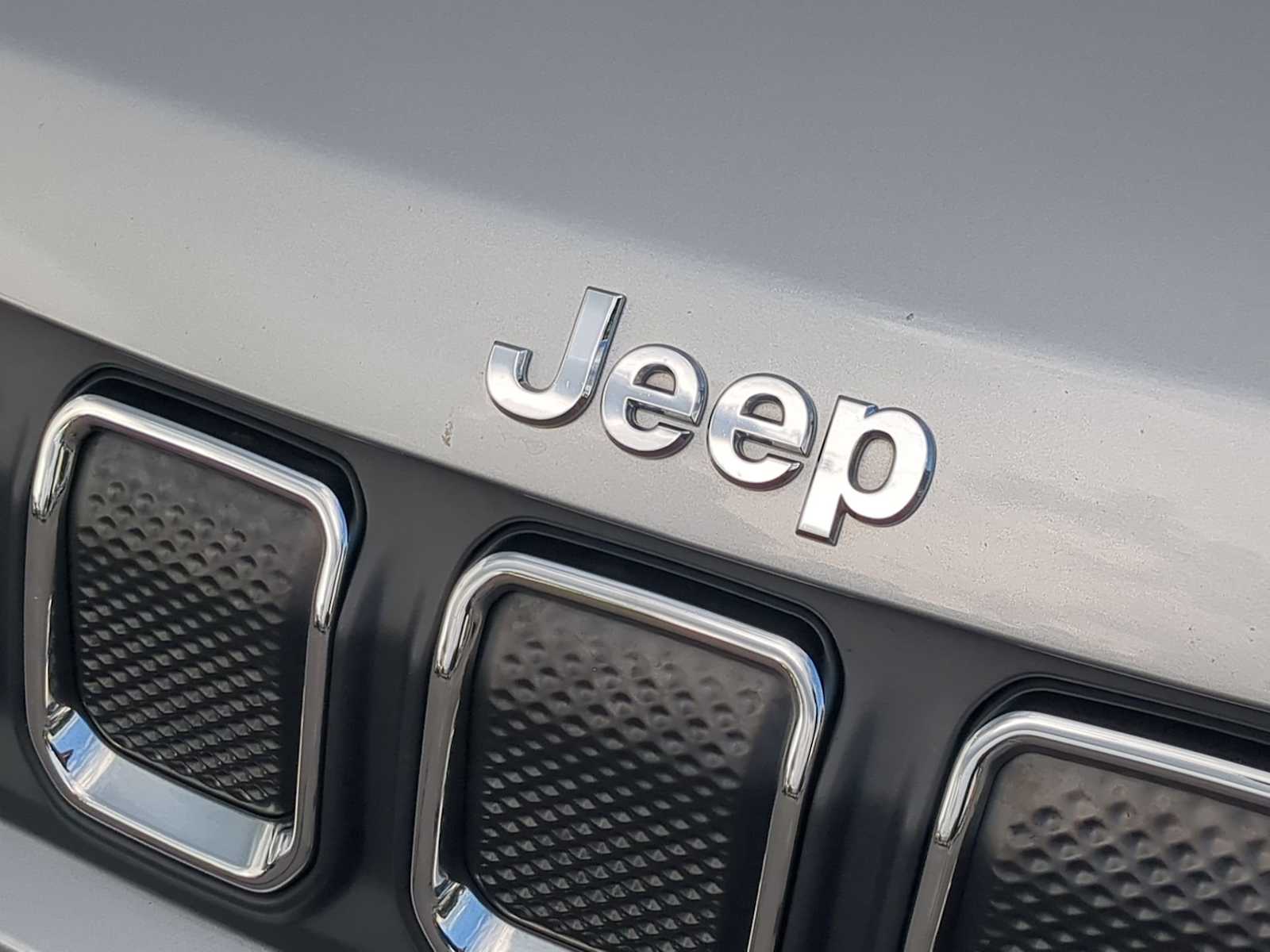Thumbnail: 2022 Jeep Compass - 12