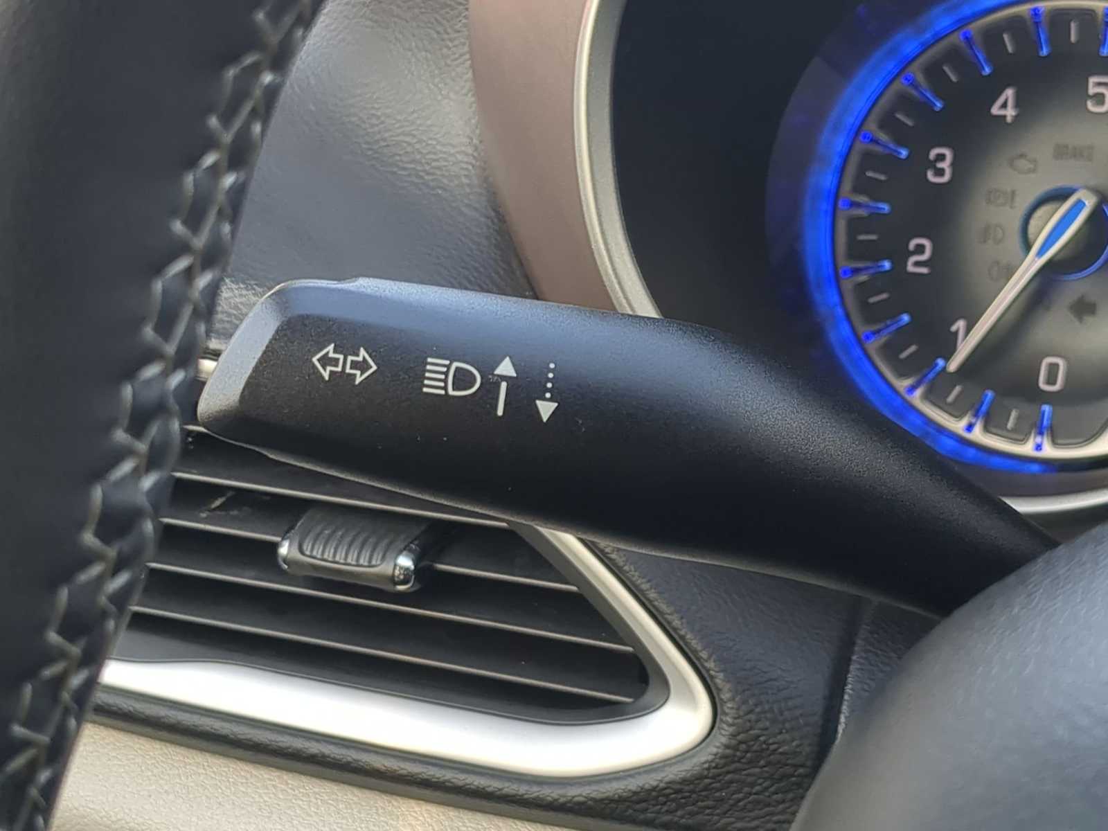 Thumbnail: 2023 Chrysler Voyager - 25