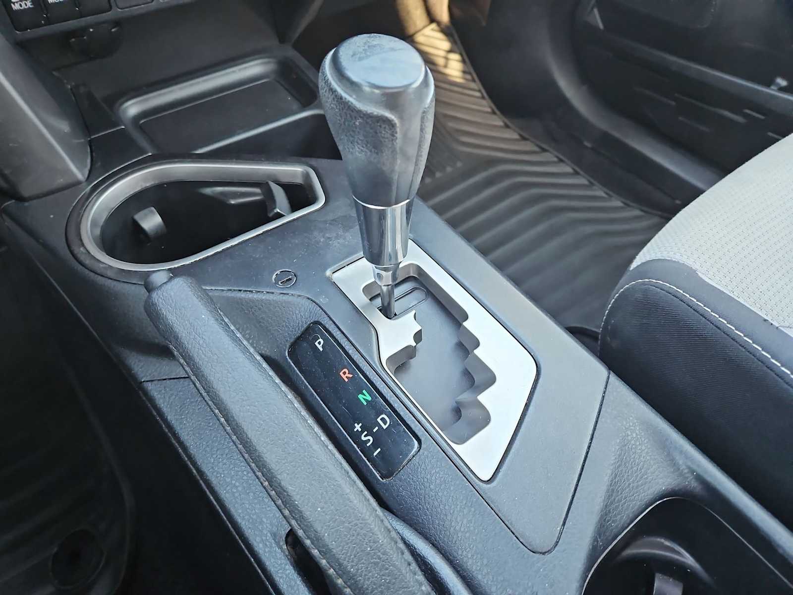 Thumbnail: 2017 Toyota RAV4 - 32